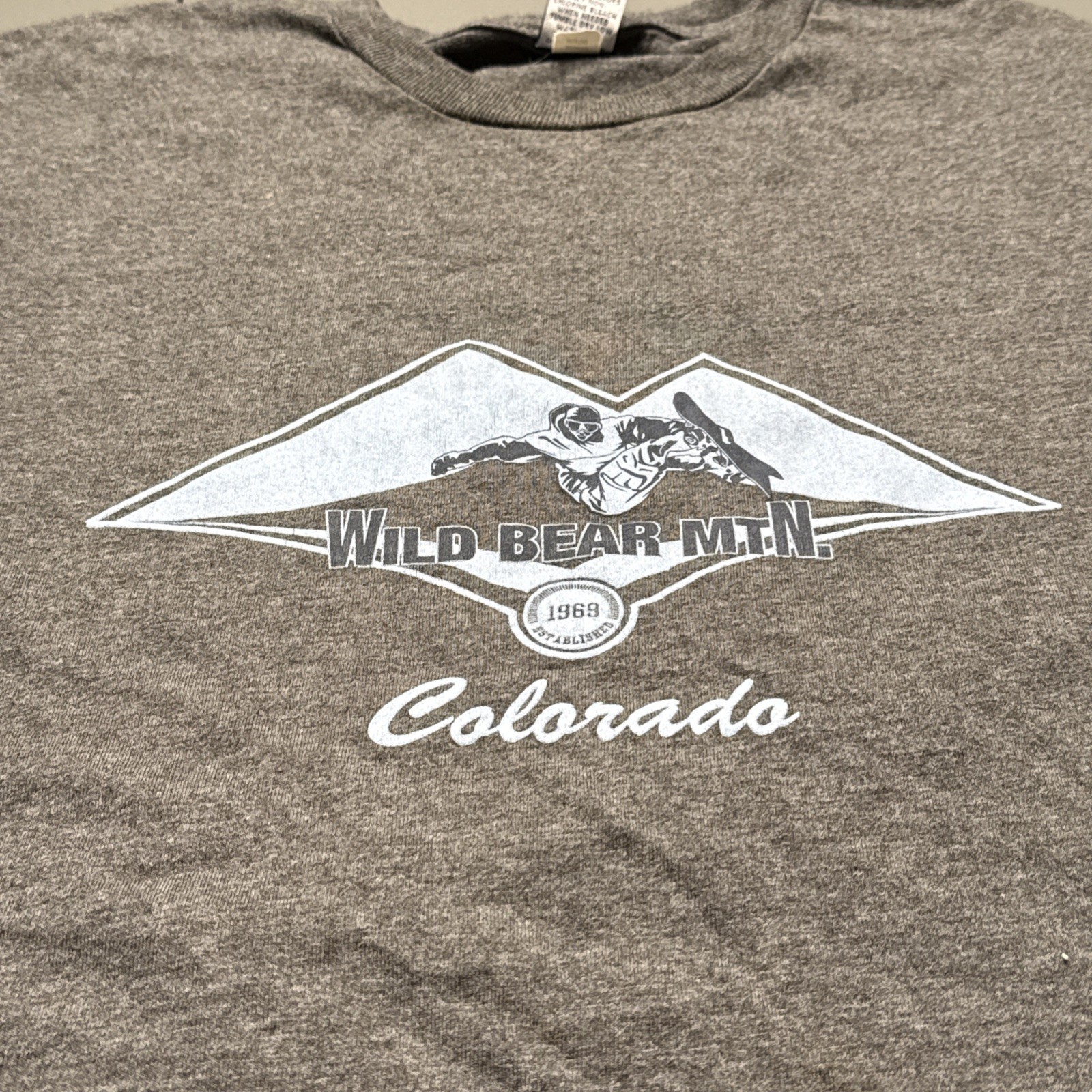 GAP Wild Bear Mountain T Shirt Small Made In Madagascar