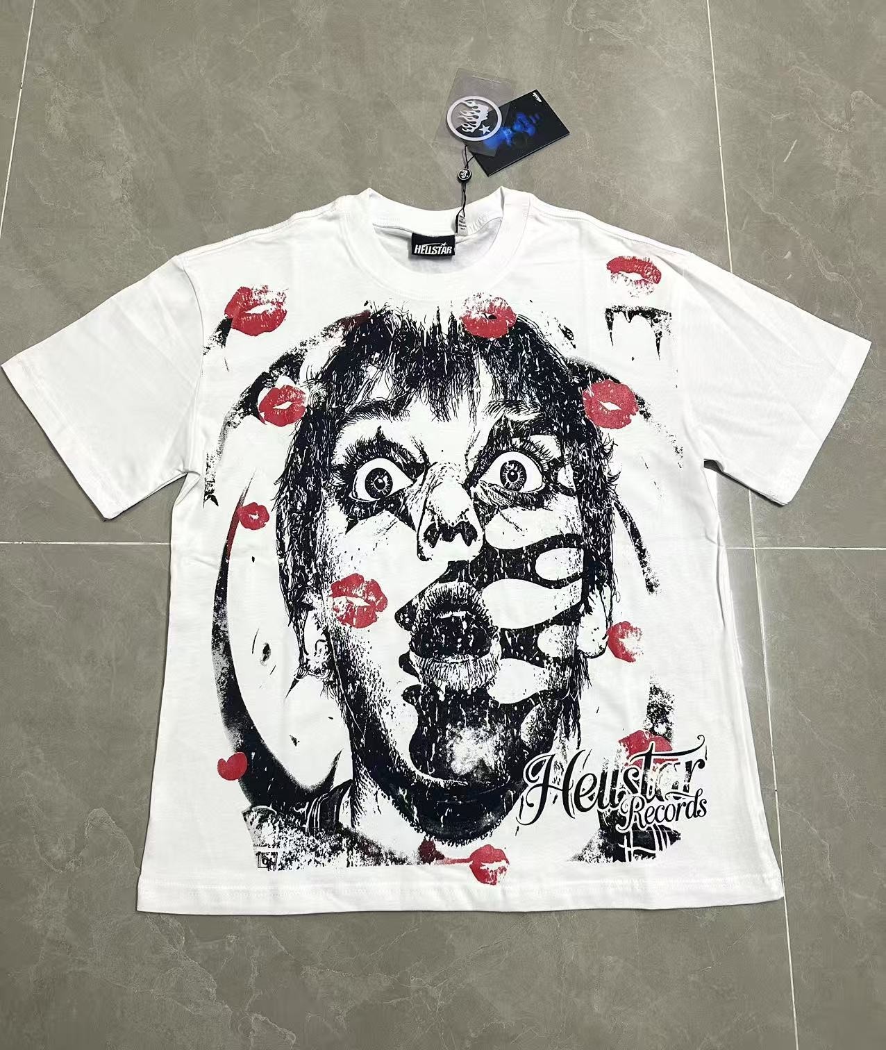 Hell Studios star Character print with red lips Tee Mens Short sleeved T-shirt