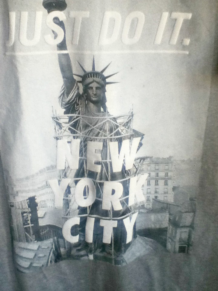 AUTHENTIC NIKE NEW YORK CITY STATUE OF LIBERTY GREY T SHIRT 914292-063