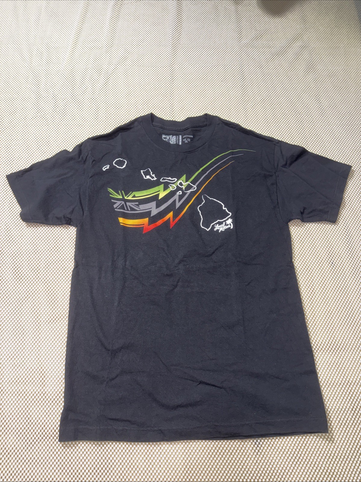 Local Motion Black L T-shirt Hawai’i
