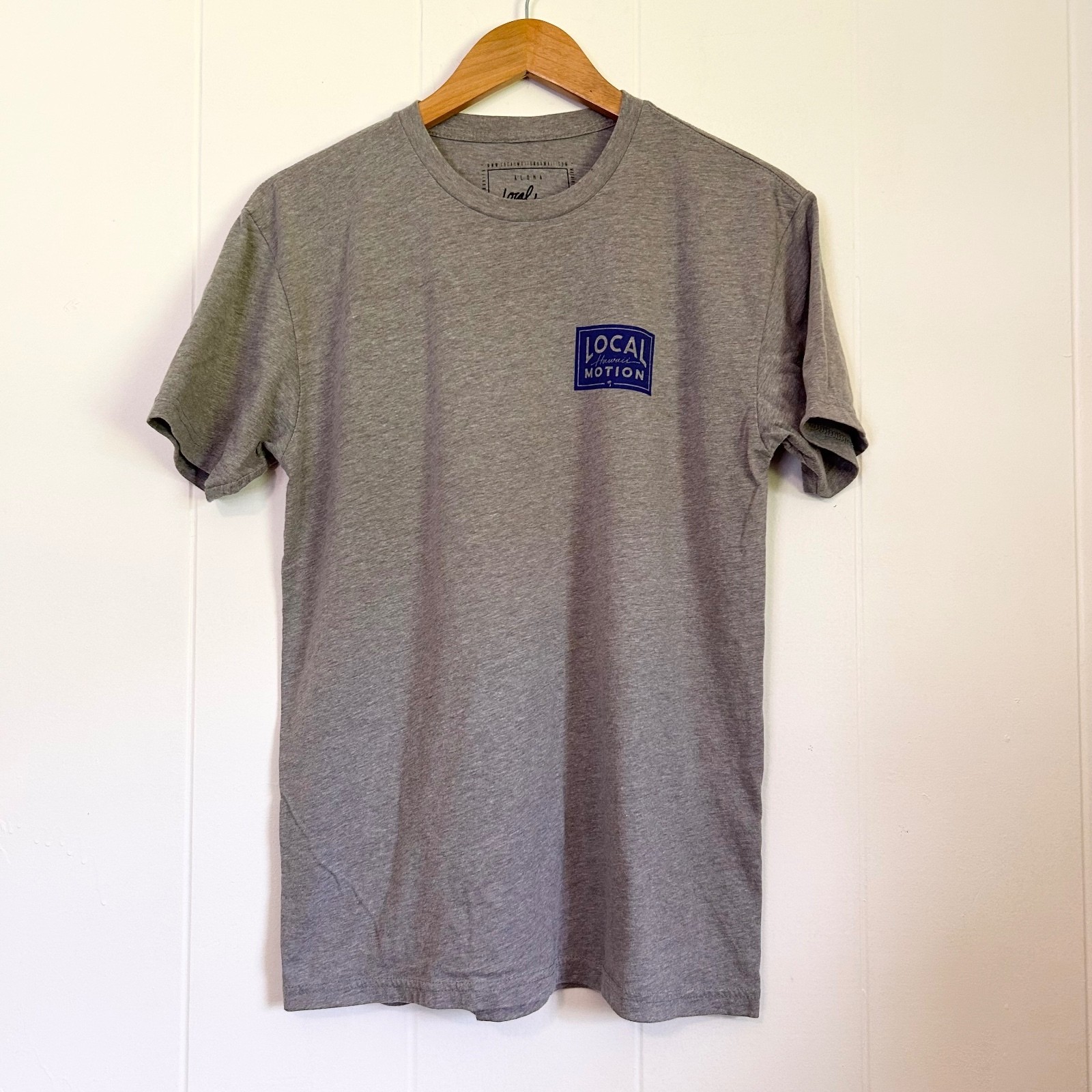 Local Motion Hawaii Gray Blue Graphic Short Sleeve T-Shirt Men’s Medium