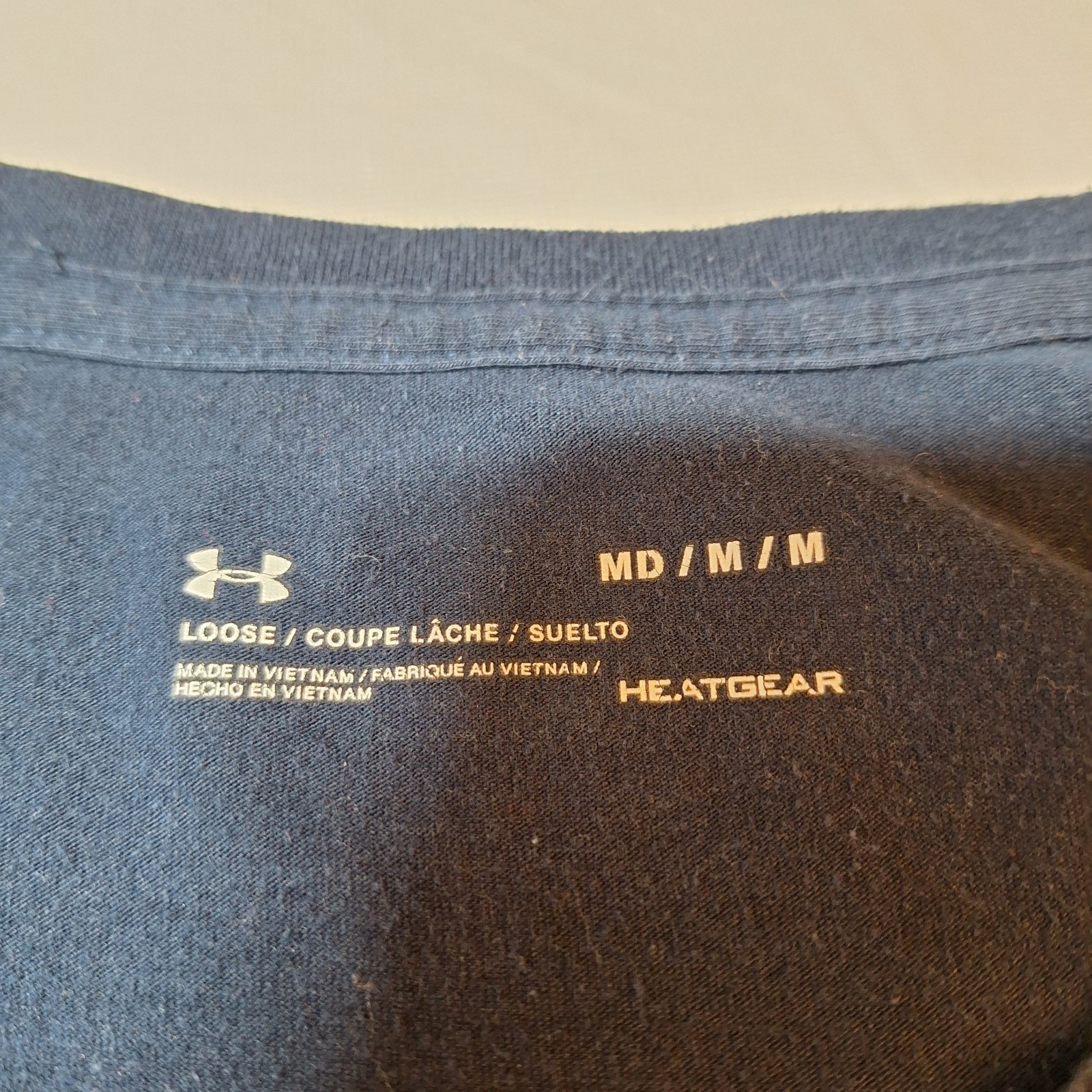 Under Armour Heatgear Athletic Navy Blue Red Logo Graphic Crewneck Tshirt Size M