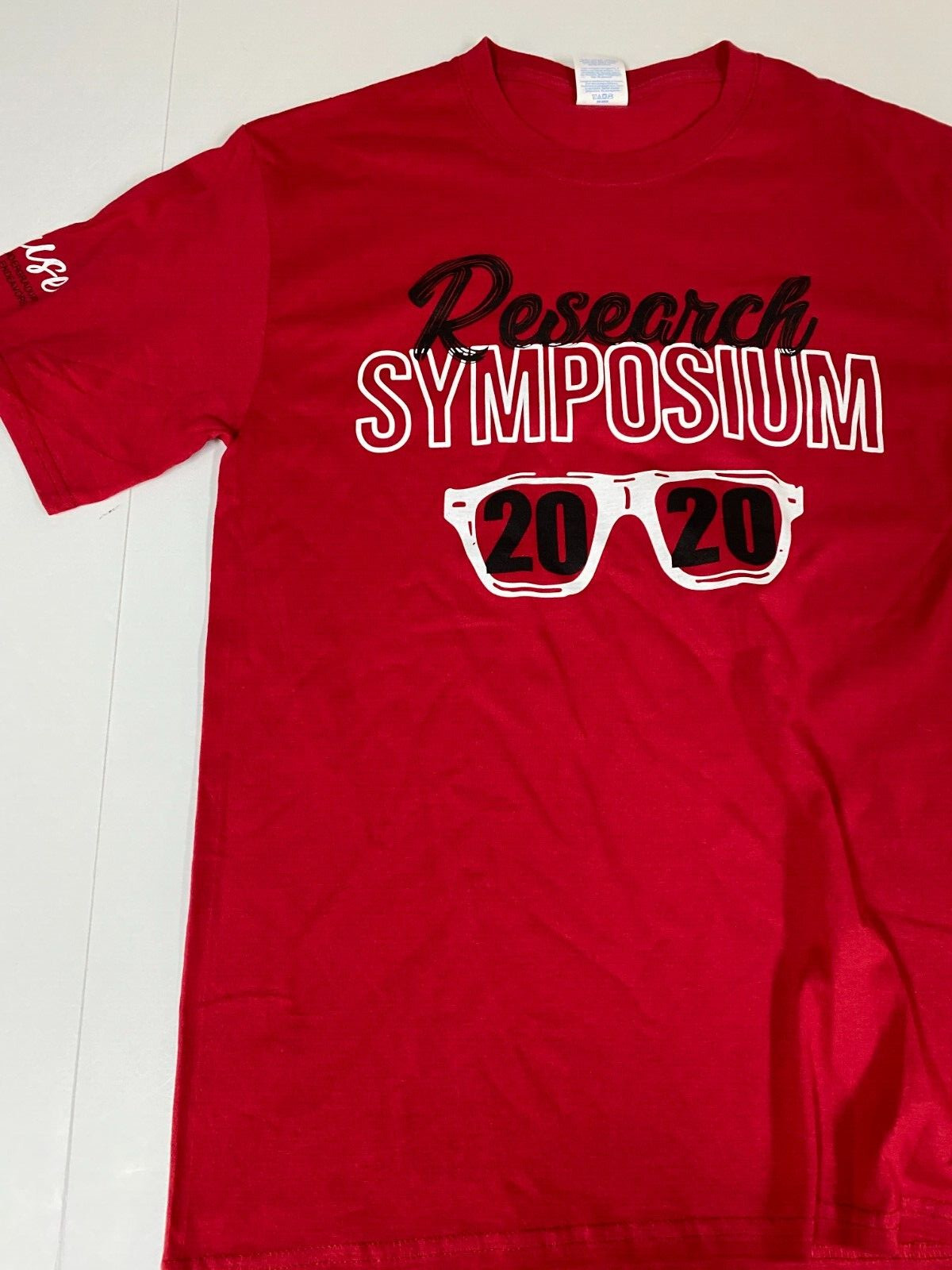 Research Symposium Mens t shirt S red Graphic 2020 glasses