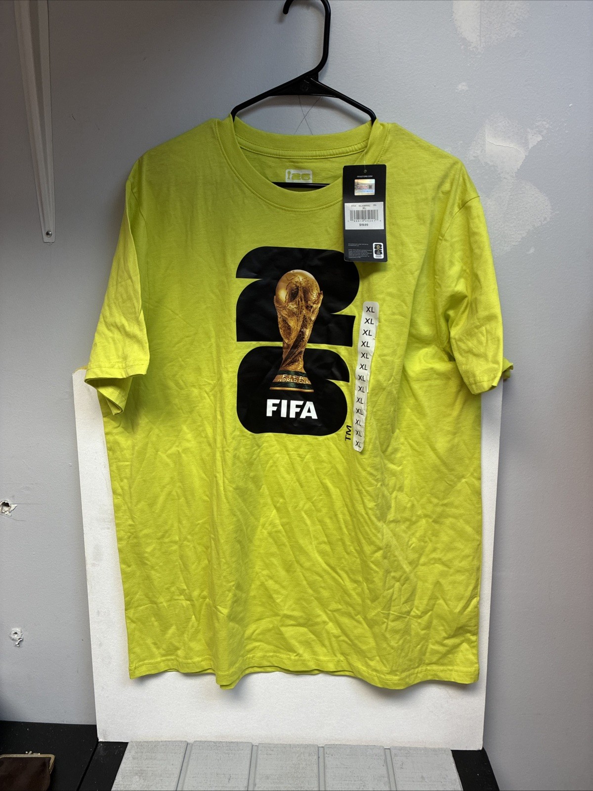 2026 OFFICIAL LICENSED FIFA WORLD CUP MENS LOGO TSHIRT XL 100% COTTON (NEW)