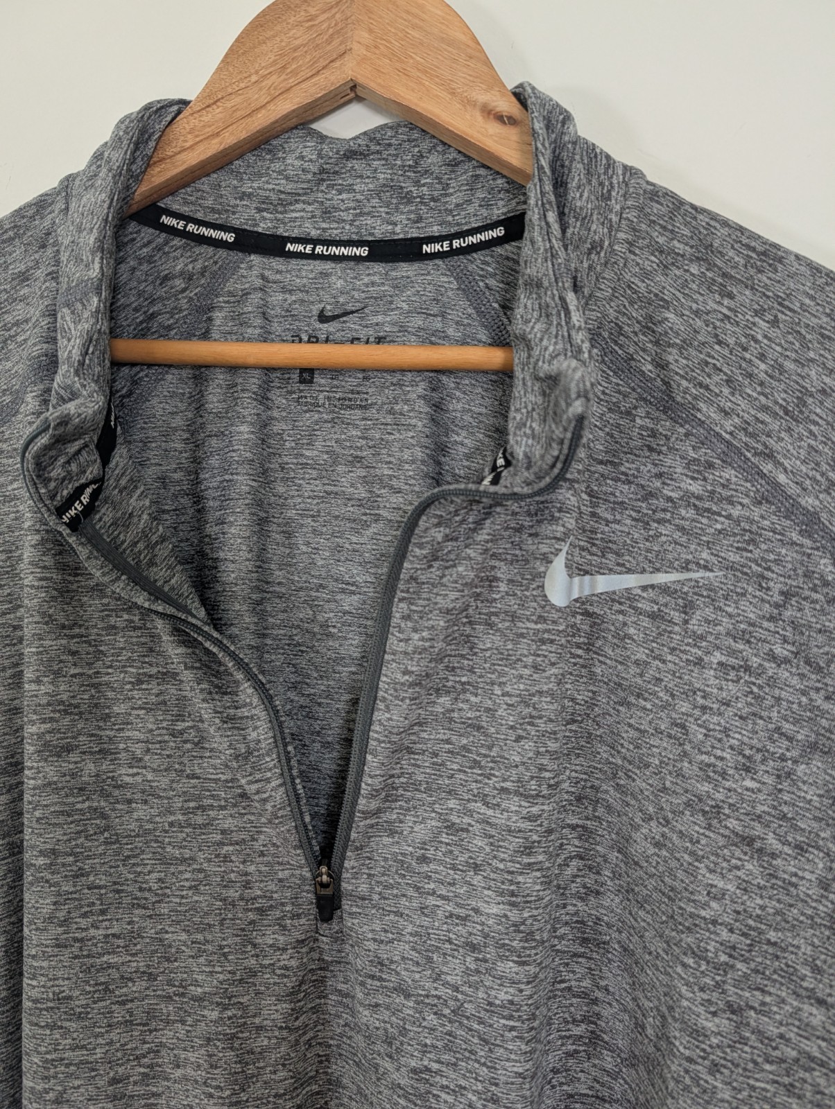Nike Running Dri-FIT 1/4 Zip Pullover Mens XL Gray Long Sleeve Thumb Holes