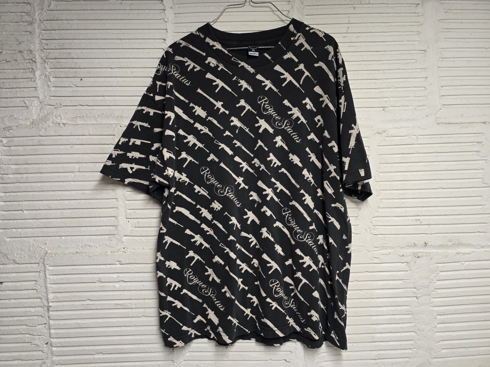 VTG Y2K Rogue Status Rob Dyrdek Gun Show Machine Gun All Over Print T-Shirt XL
