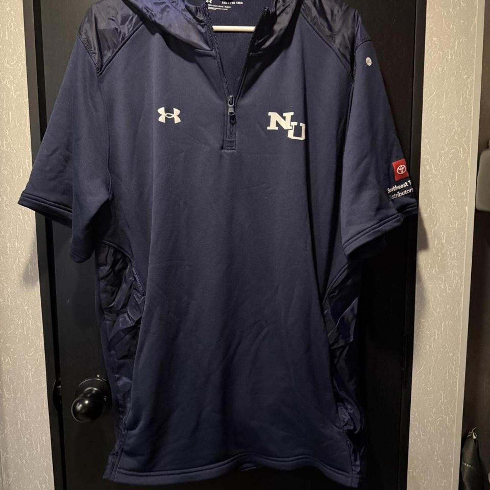 Under Armour Men’s Navy and Blue Tshirt