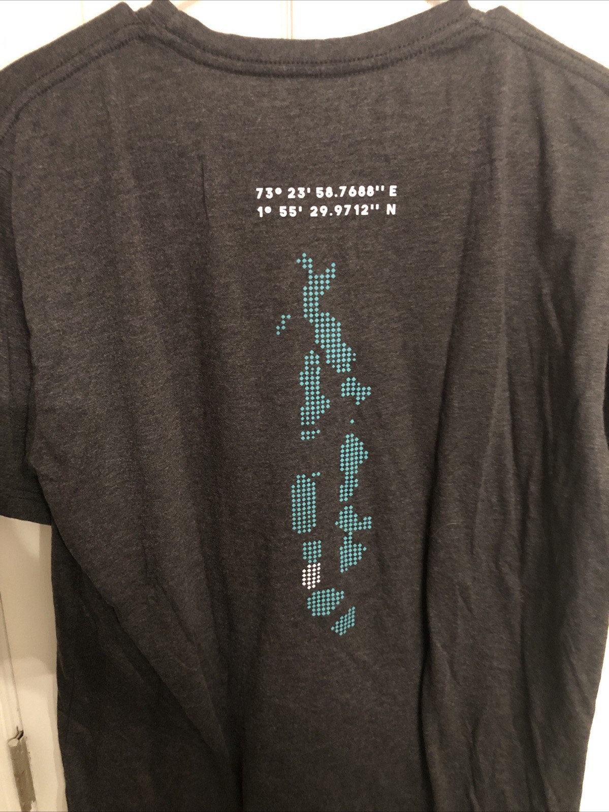 Sea Tribe Maldives “Coordinates”100% Cotton Graphic Gray Tee Shirt. Mens XL NWOT