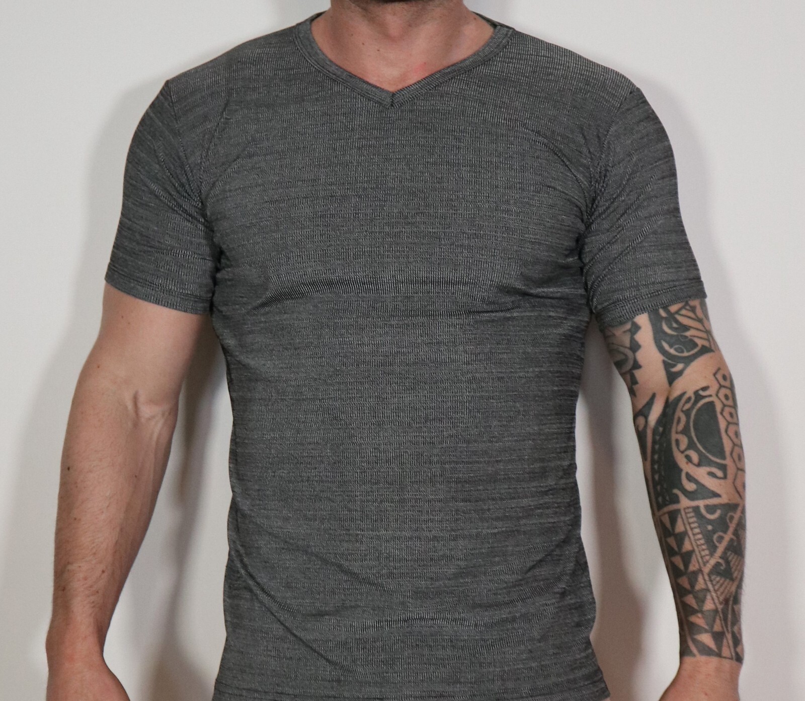 MEN’S GRAY RIBBED KNIT SHIRT SIZE L