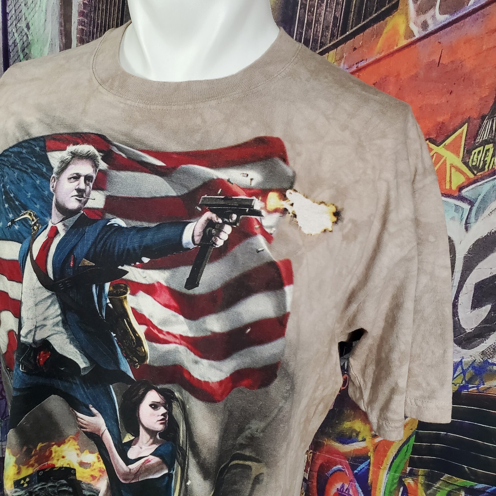 Bill Clinton & Monica Lewinsky The Mountain Brand Shirt Size Large (A18)