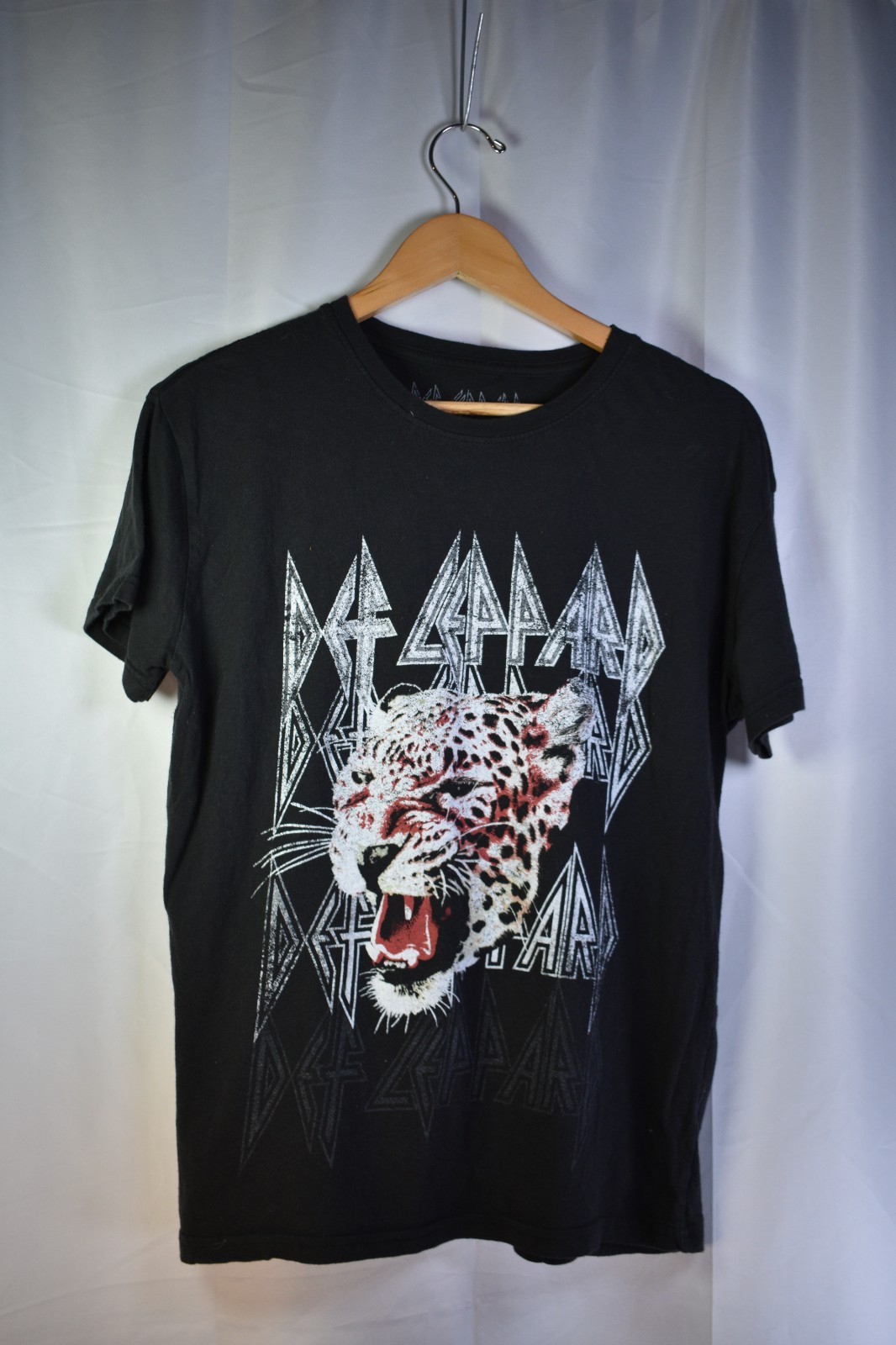 Def Leppard Leopard Graphic Band T-Shirt Black 2021 Licensed Rock Tee L
