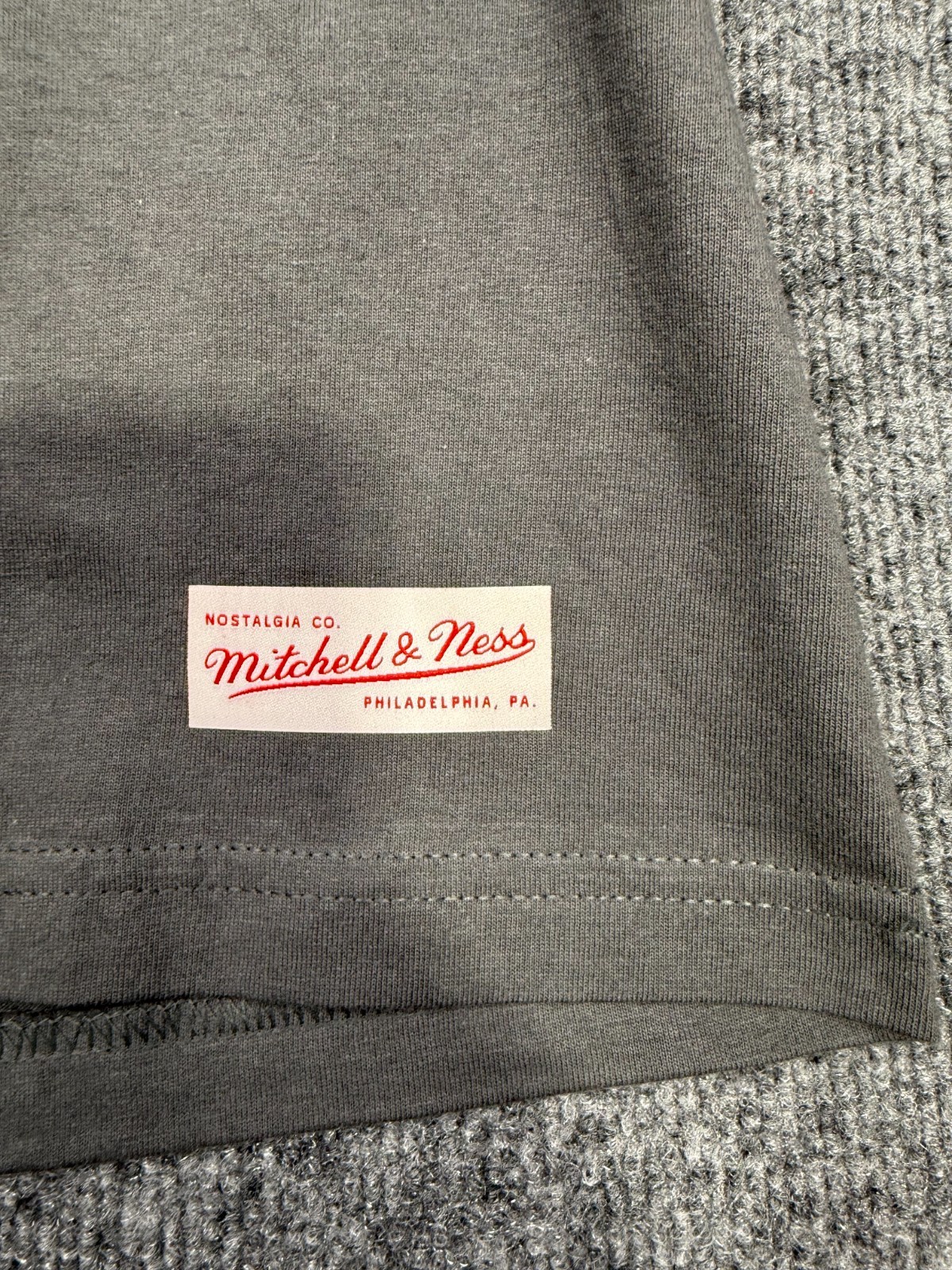 Mitchell & Ness Los Angeles Lakers Hardwood Classics Shirt Gray Logo Graphic Tee
