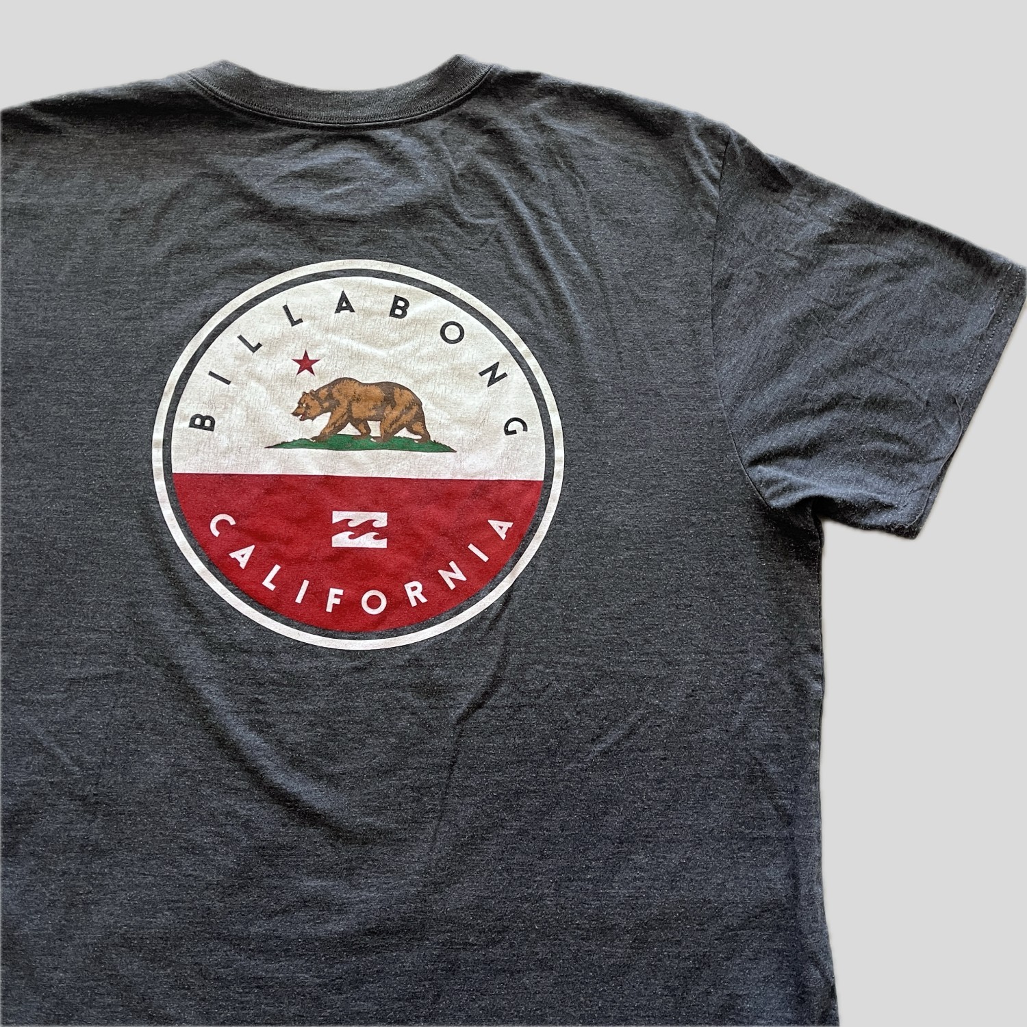 Billabong Gray Red Cotton Blend California Logo Surf T Shirt, Men’s Size XL