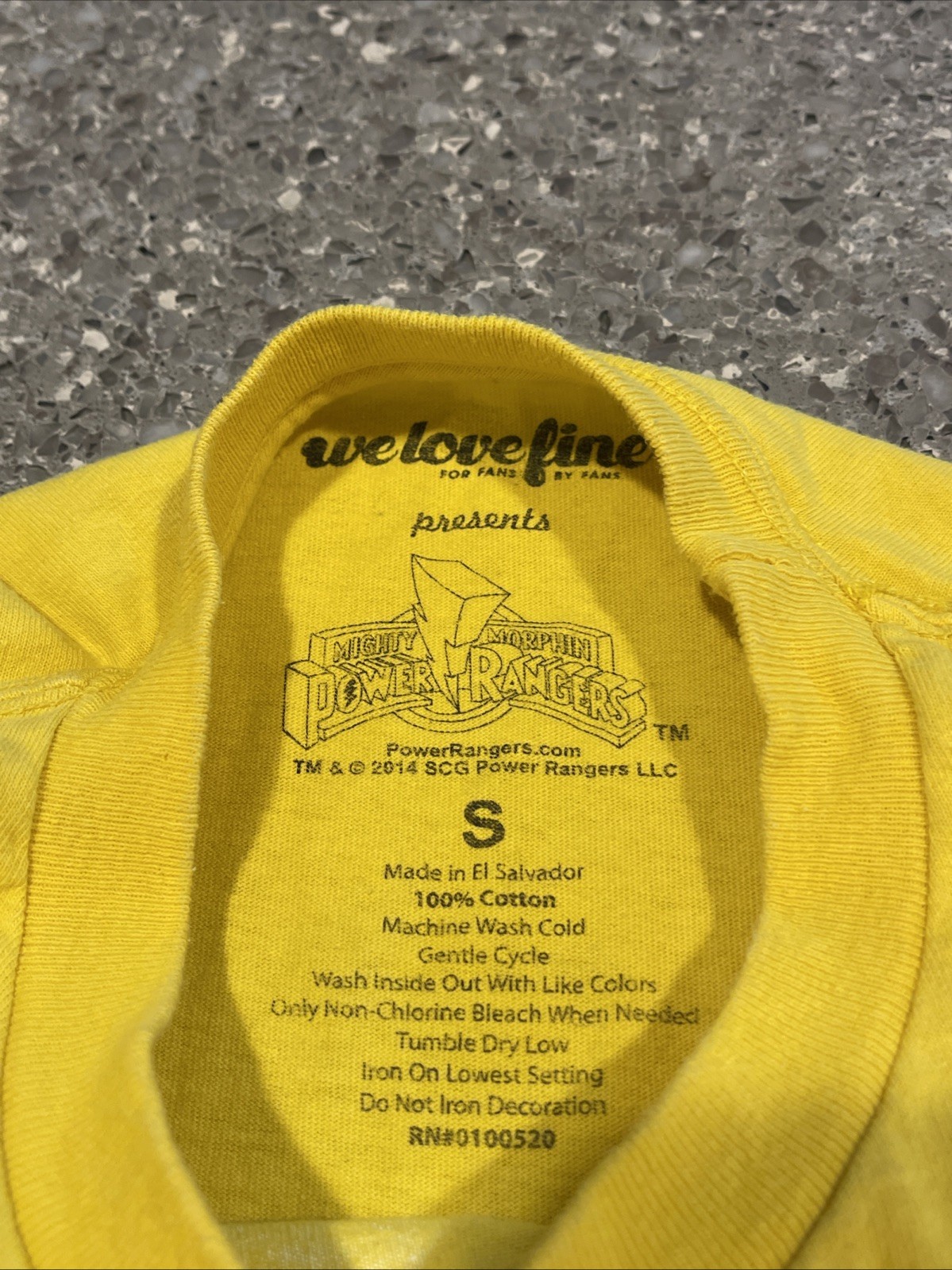 Mighty Morphin Power Rangers Yellow Ranger 2014 T-Shirt Size Small *See Pics*