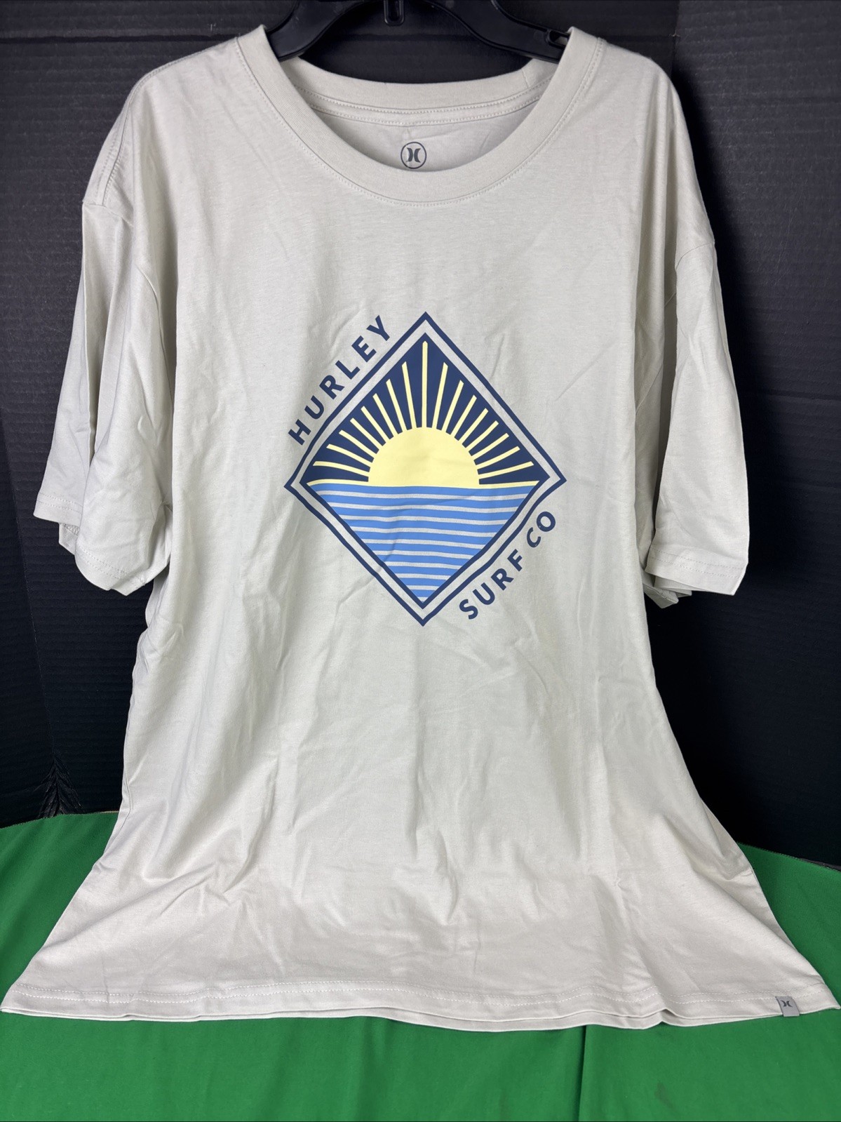 Hurley Men’s All Day Graphic Tee Size XXL Cream