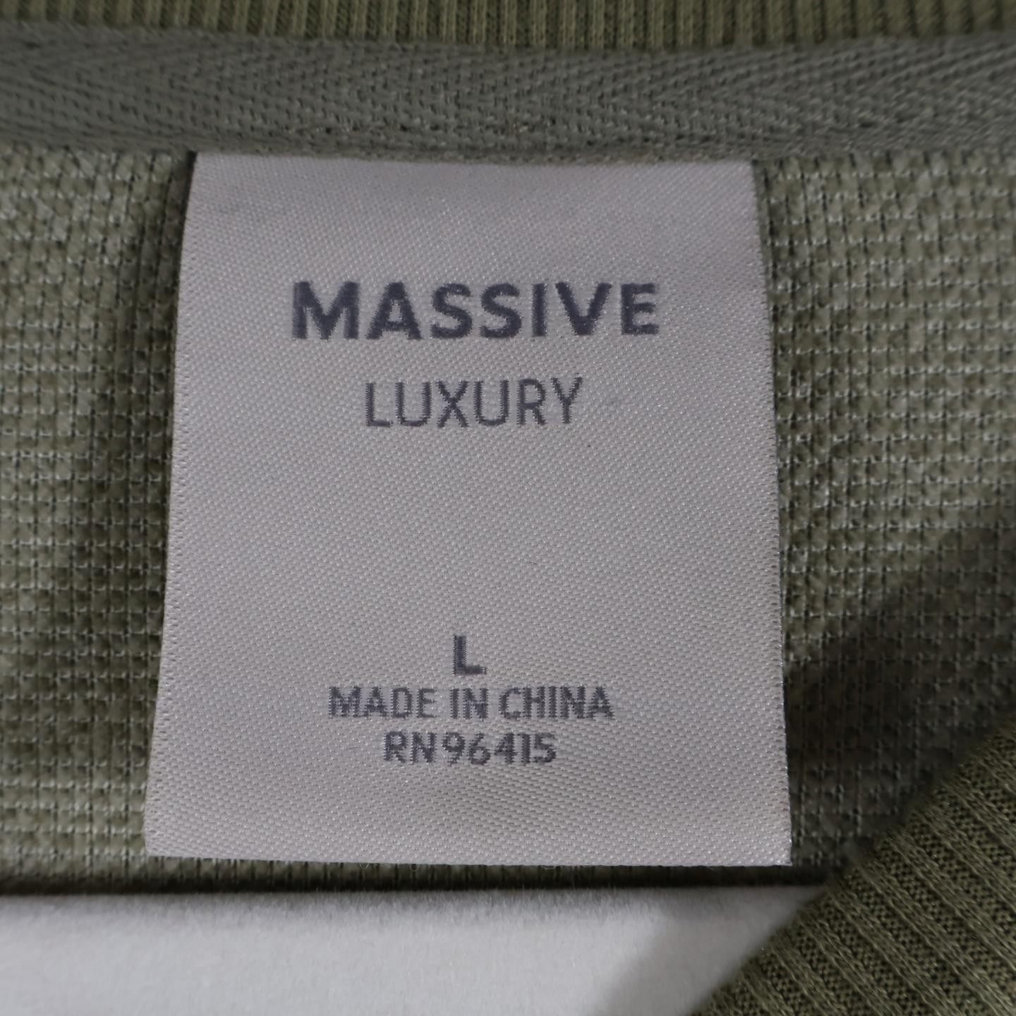 Massive Luxury Soft Touch Chenille Knit Men’s Short Sleeve Shirt Size Large