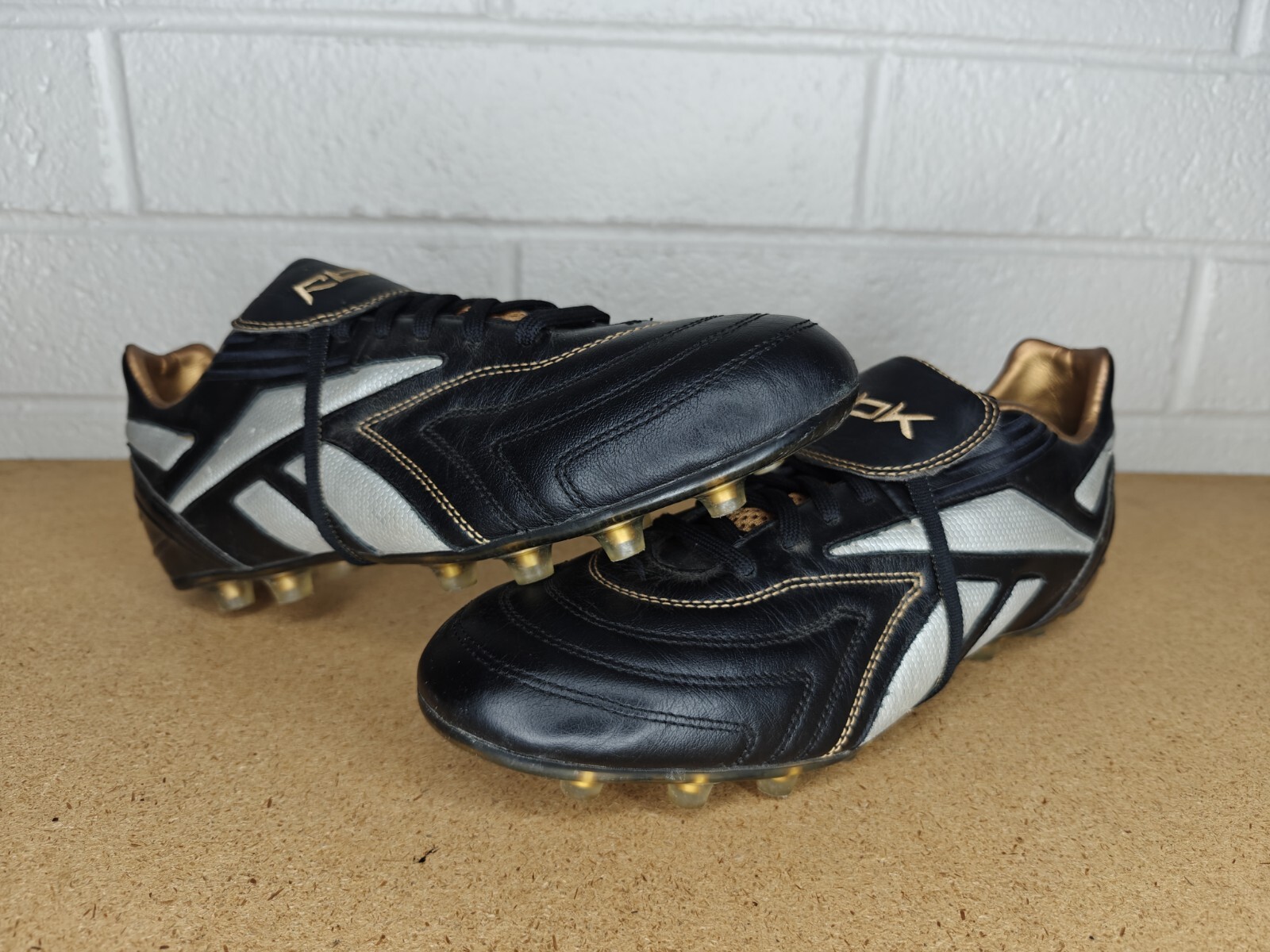 Reebok Soccer Cleats RB 704 HSV 19171951 Mens Size 105 G2U