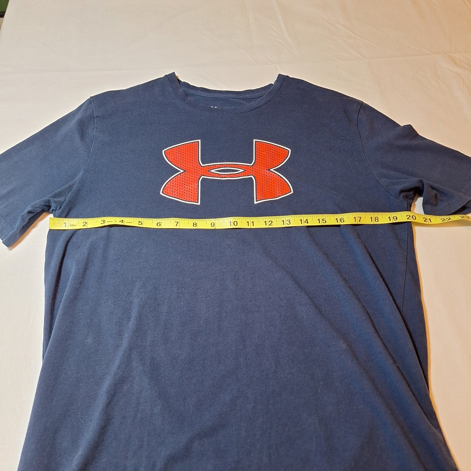 Under Armour Heatgear Athletic Navy Blue Red Logo Graphic Crewneck Tshirt Size M