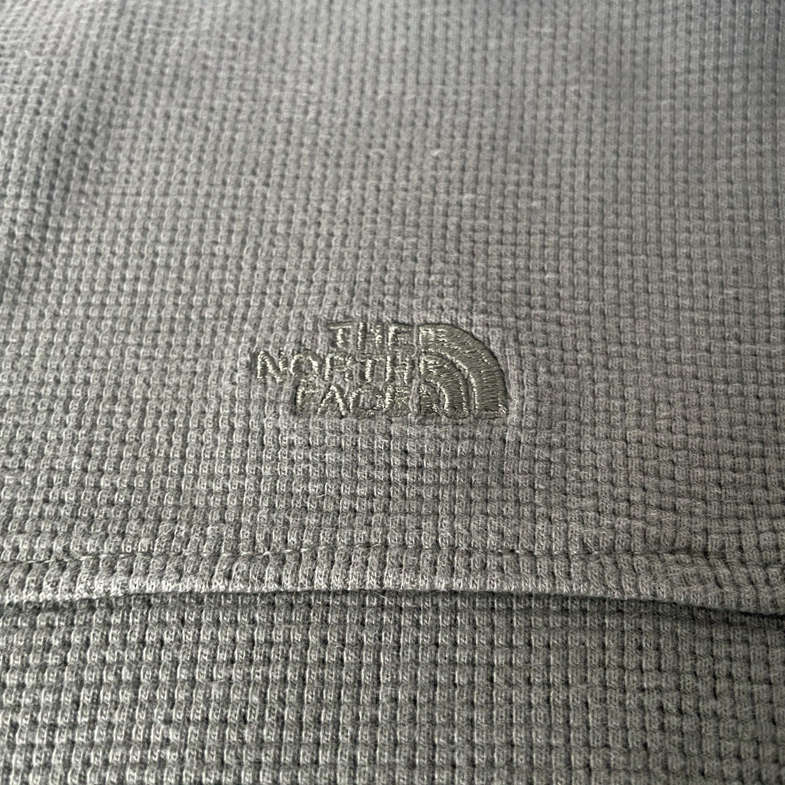 The North Face Men’s Green Solid Waffle Knit Henley Long Sleeve Tee Size S