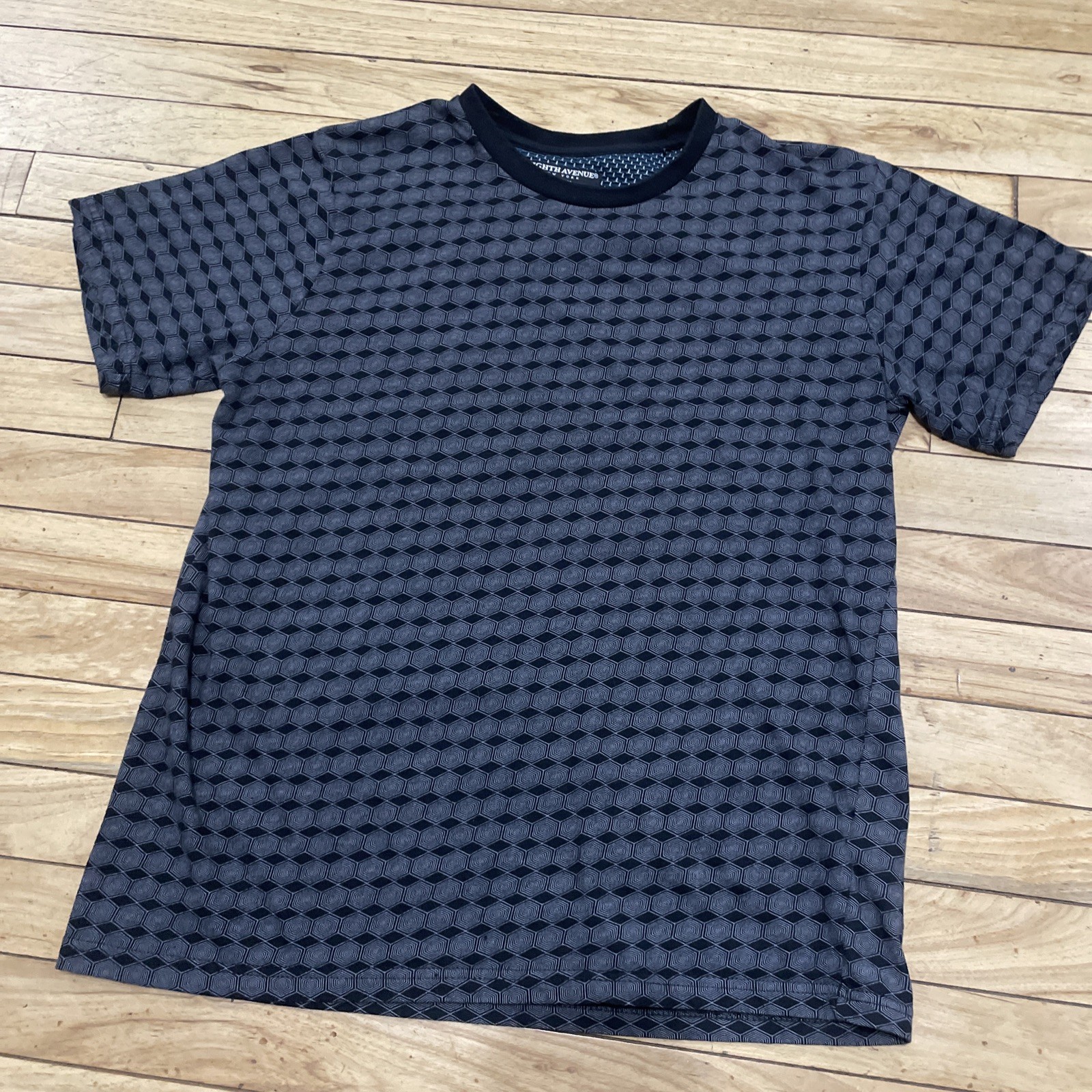 Eighth Avenue Geometric T Shirt Men M Gray Black Art Deco Cube Hexagon Diamond