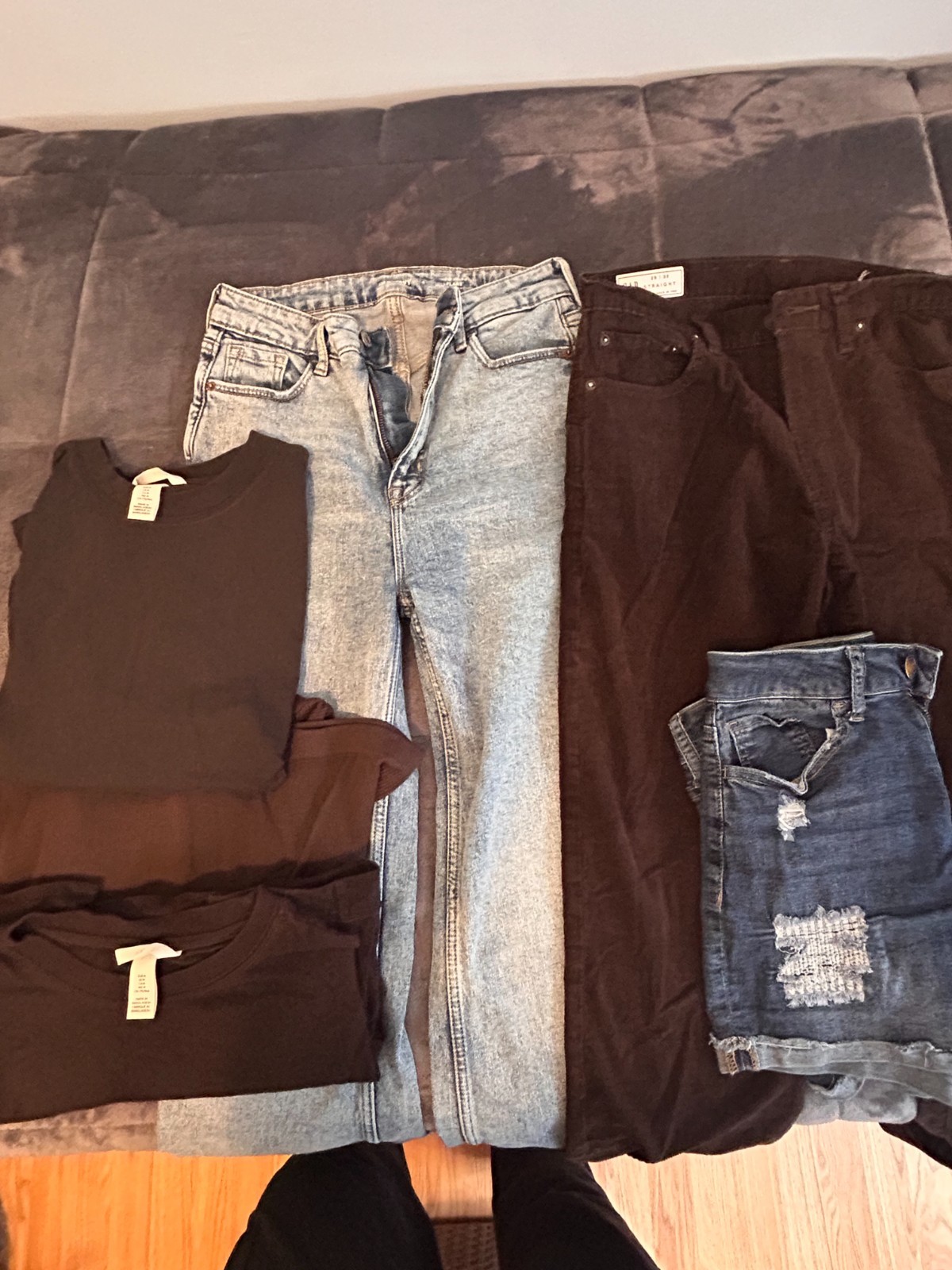 Women’s Clothing Lot 6 Pieces Jeans Shorts & Black T-Shirts Mixed Sizes Casual