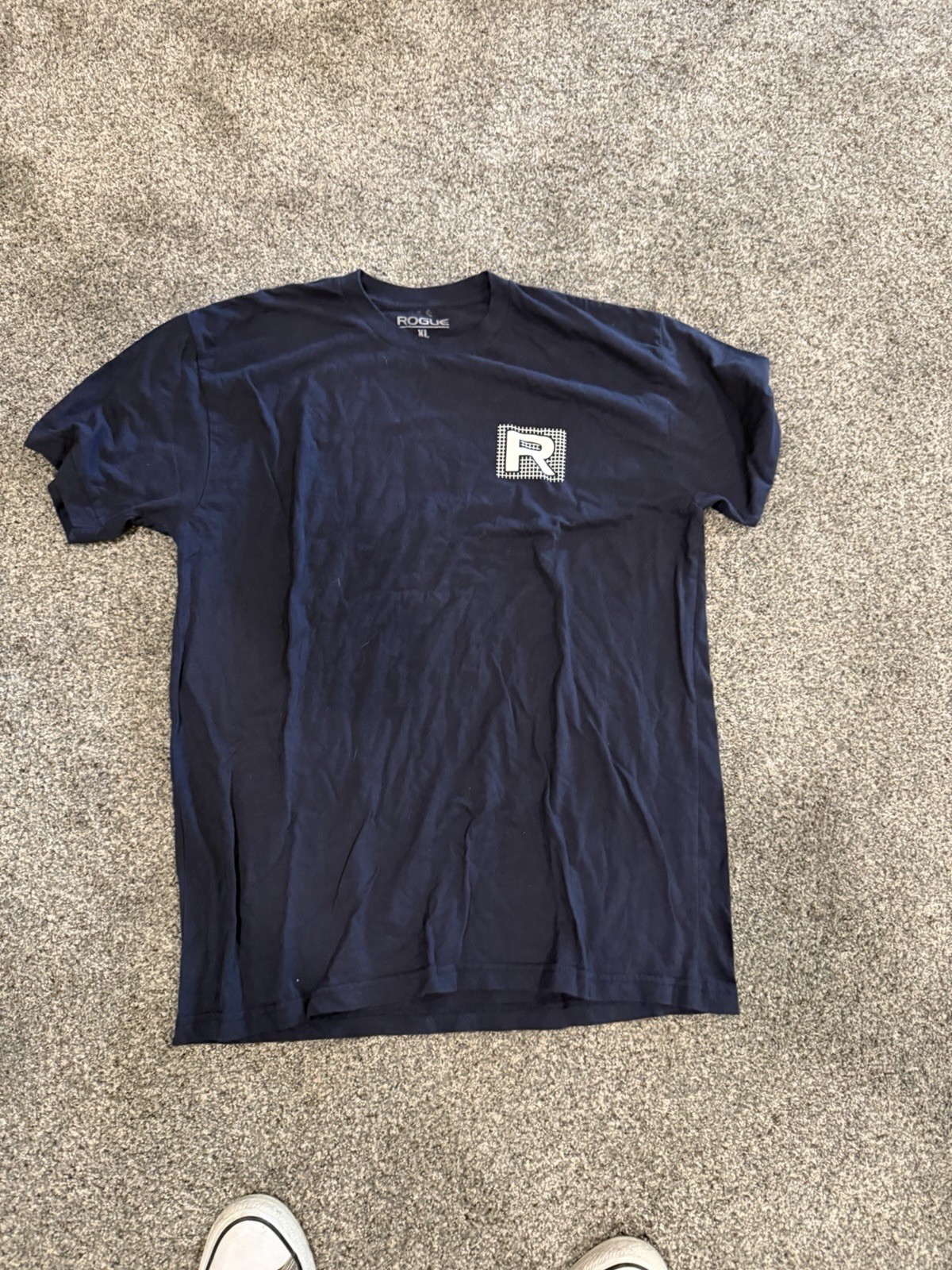 Rogue Fitness Men’s Tshirt Made USA Weightlifting Fitness XL (rare)