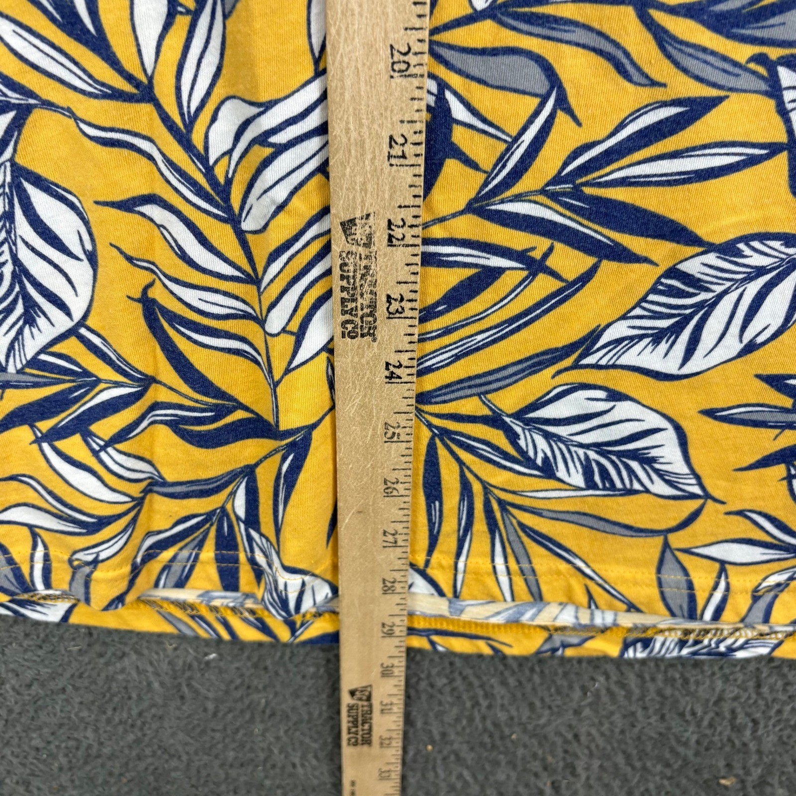 Aeropostale Mens XL T-Shirt Yellow Blue White Tropical Leaf Print Short Sleeve