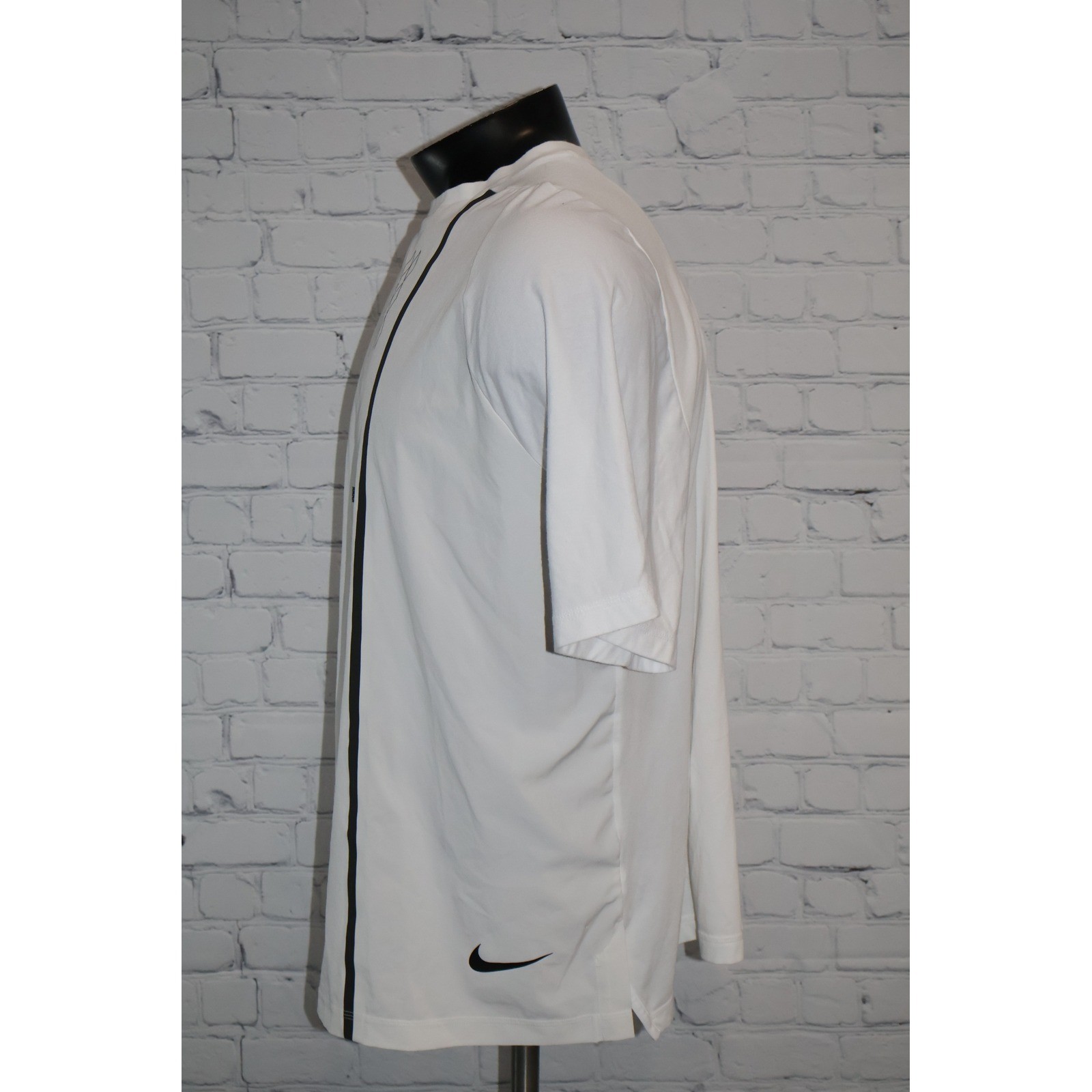 Nike T-Shirt Mens XL White Graphic Dri-Fit Polyester Spandex Performance Tee **