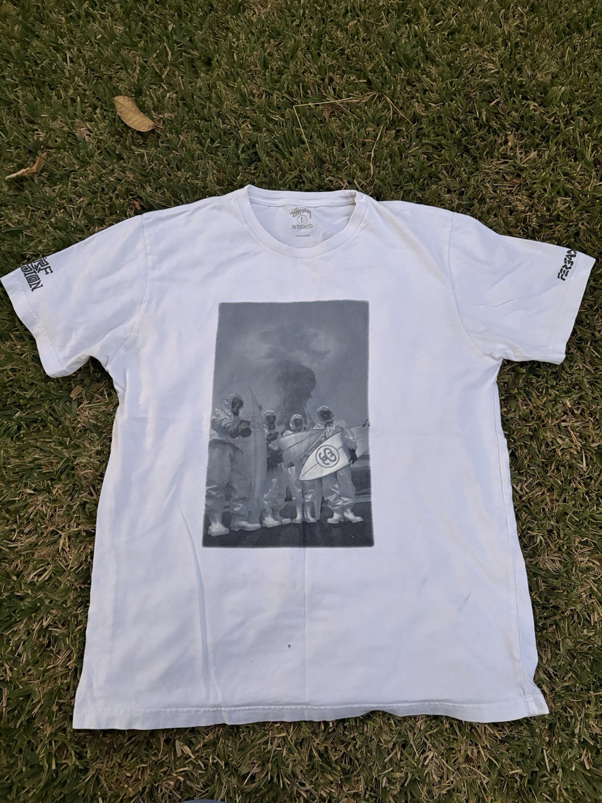 Stüssy Men’s White Graphic Logo Crew Neck Short Sleeve T-Shirt Size L