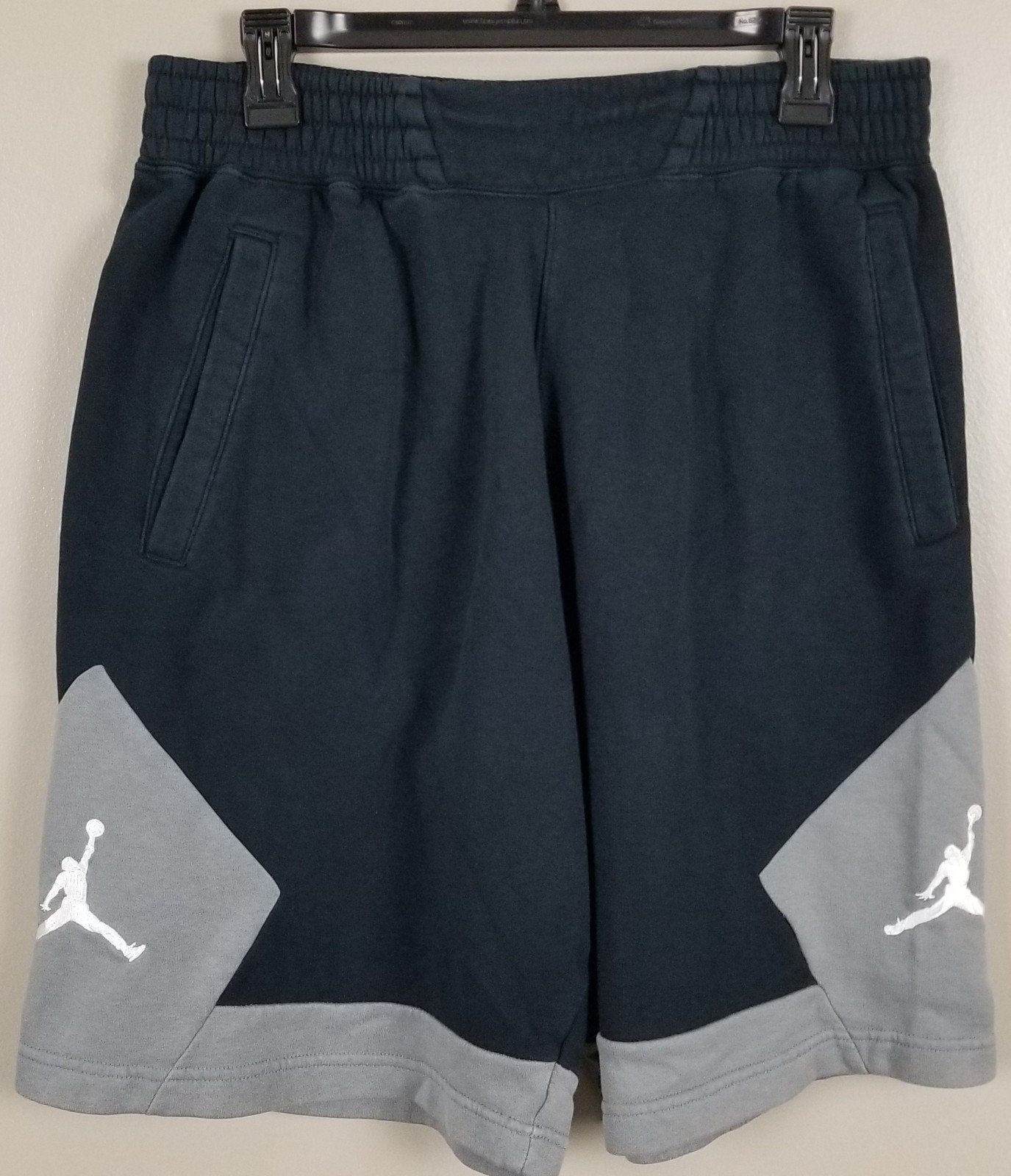 JORDAN JUMPMAN BASKETBALL OUTFIT SHIRT + SHORTS GREY BLACK RARE (SIZE MEDIUM)