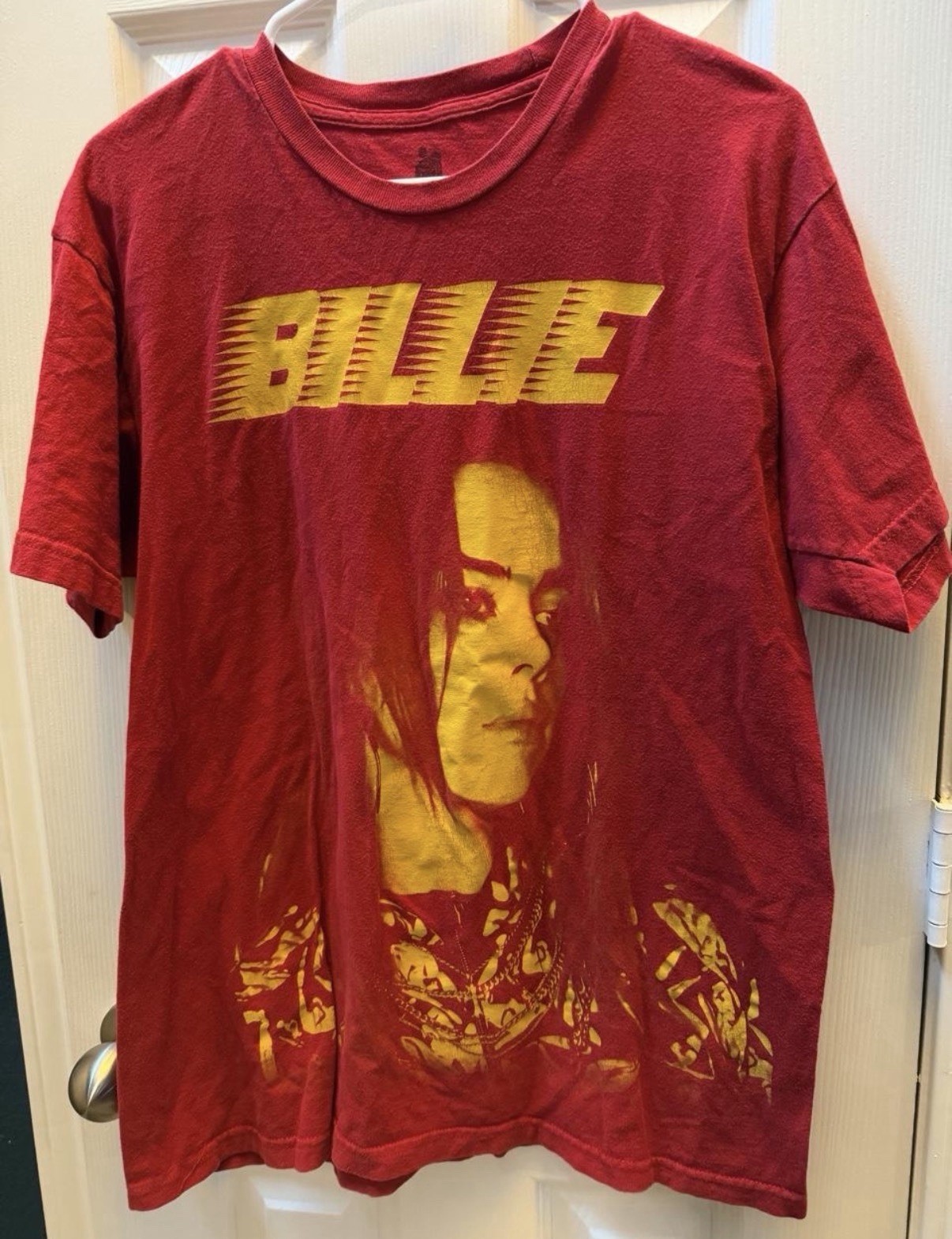 Billie Eilish Big Face Graphic T-shirt Red Size Large Concert Tour Merch 2020
