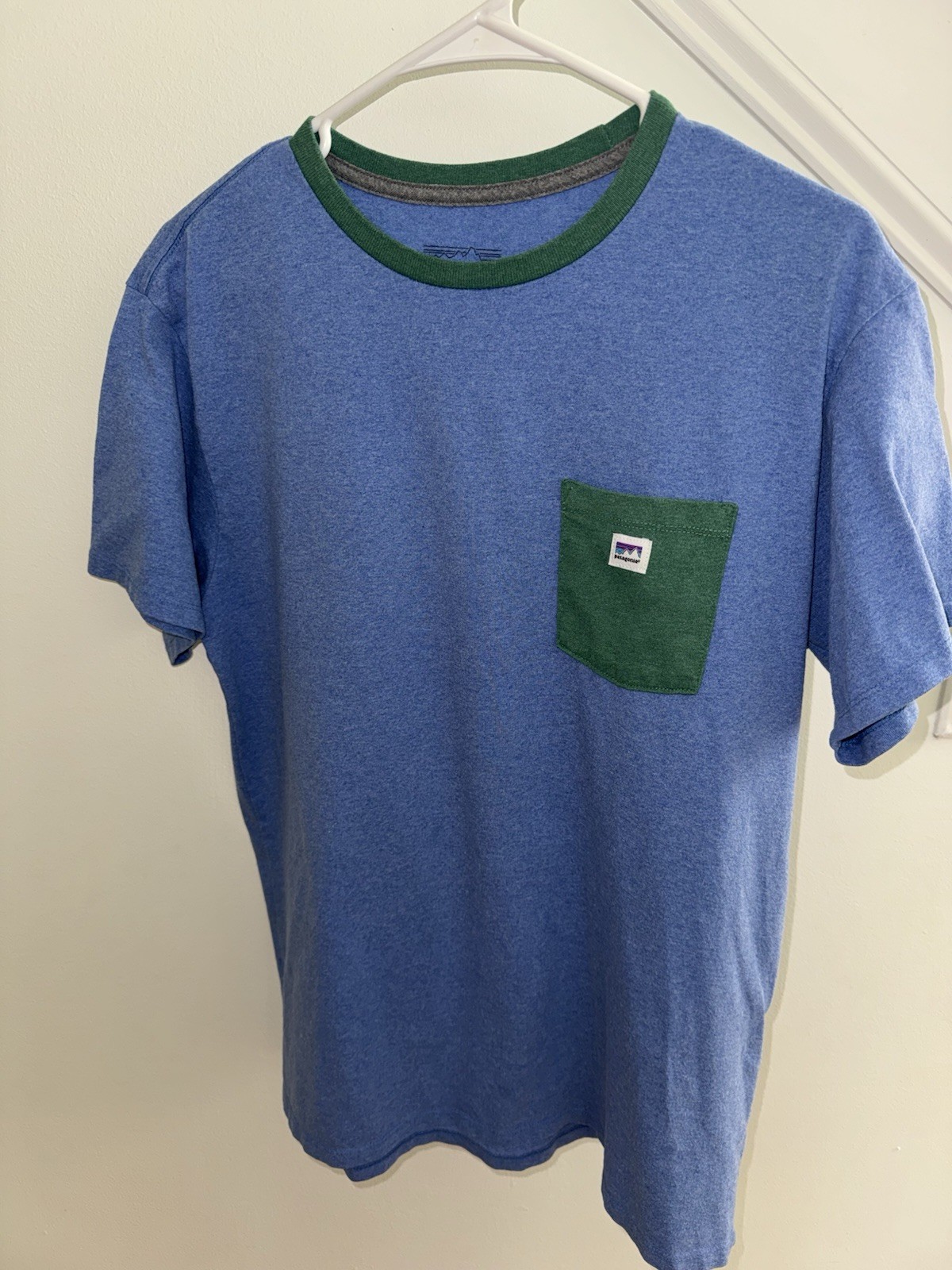 Patagonia Mens Shop Sticker Pocket Tee Shirt Medium Blue Crewneck Casual Outdoor