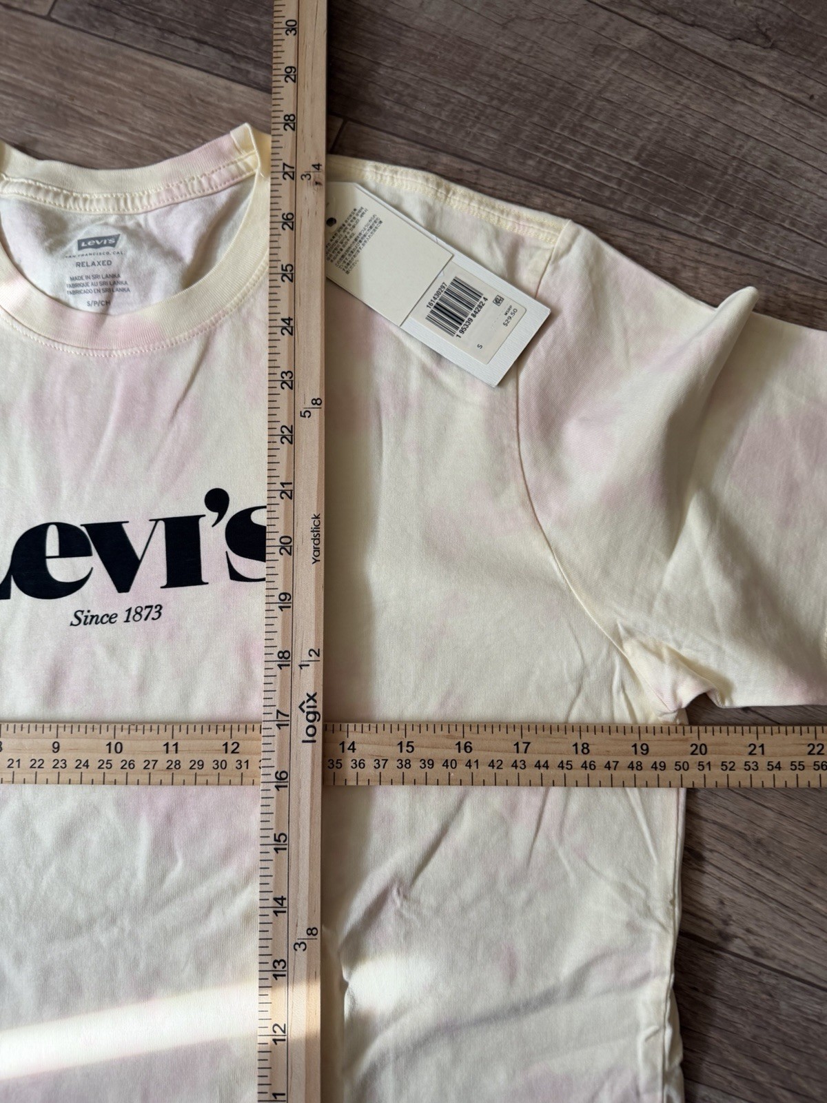 Levi’s Men’s Pastel Yellow & Pink Logo Tee. Size Small. Relaxed fit. New W/Tags