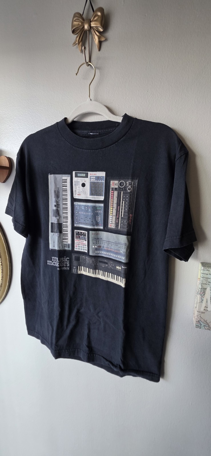 Black Graphic T-Shirt Medium Music Lover Casual Acrylic Music Makers Tee