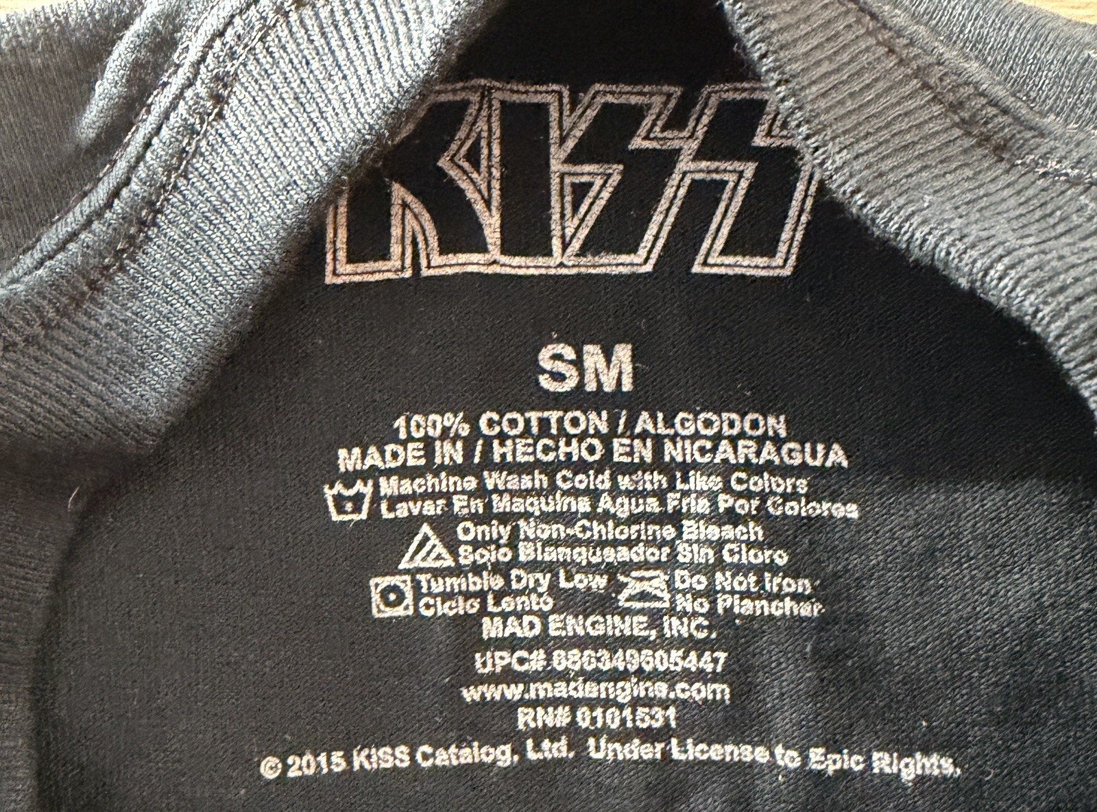 Mad Engine 2015 Official KISS Gene Simmons Face Tounge Band T-Shirt S