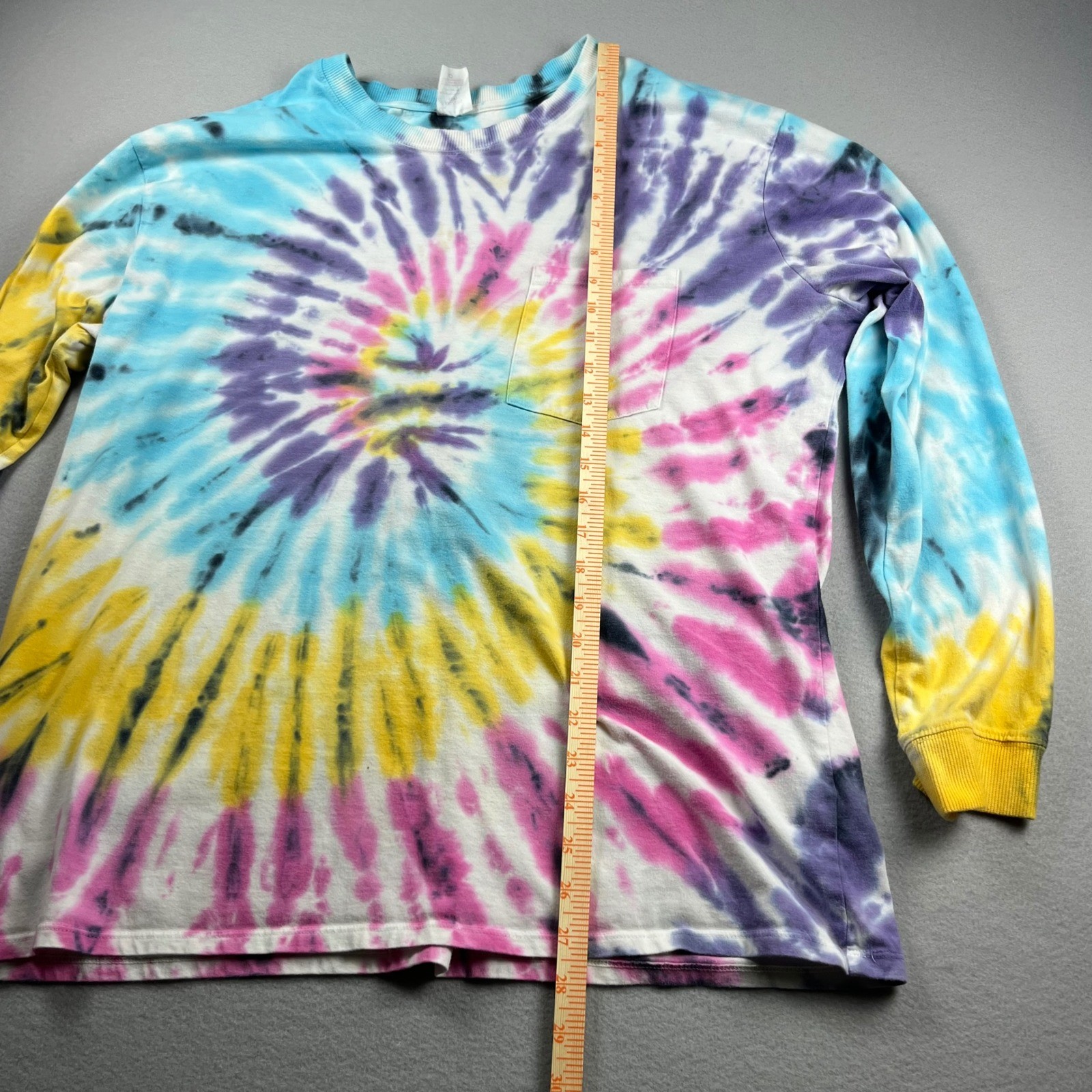 No Boundaries Mens XXL Tie Dye Long Sleeve Pocket T-Shirt Multi-Color Spiral