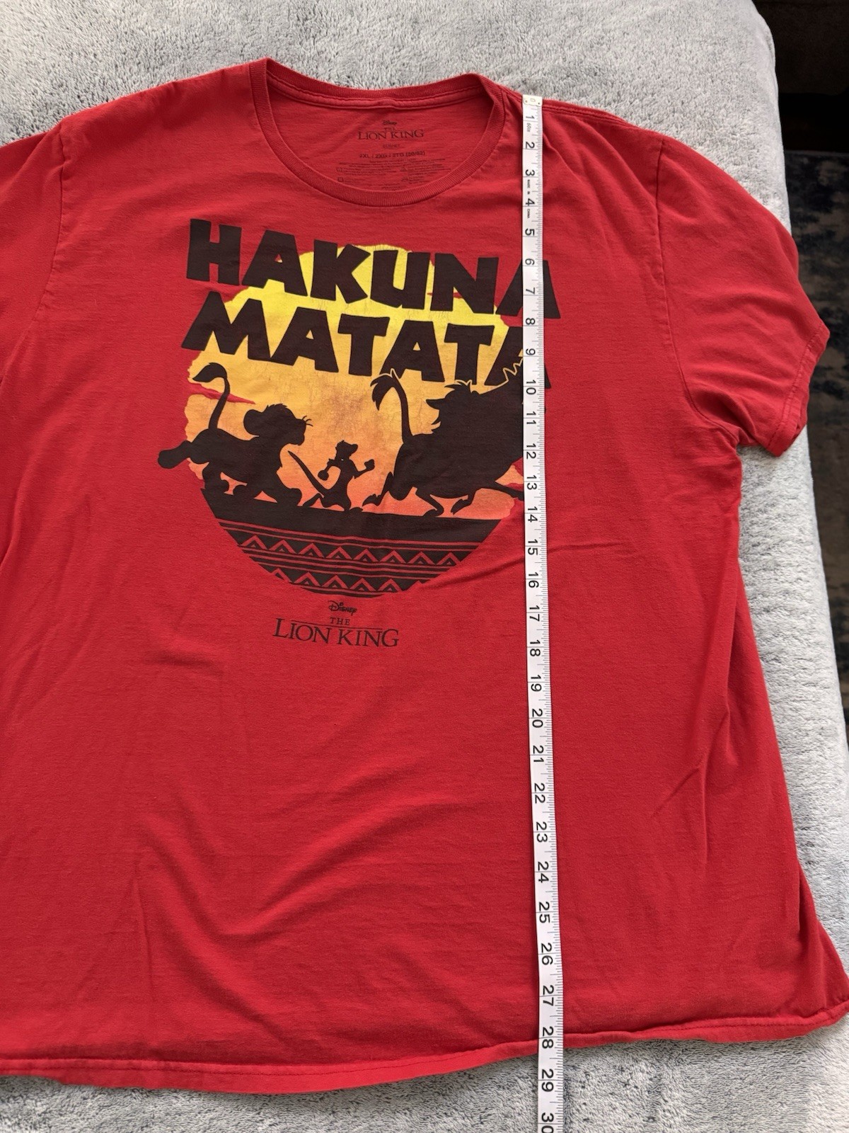 Disney The Lion King Men’s Graphic Tee – Hakuna Matata – Red