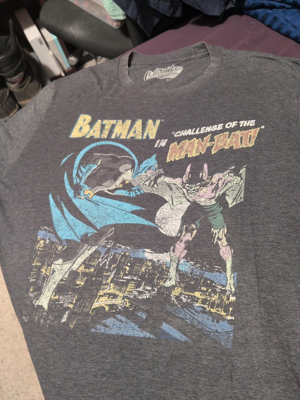 BATMAN in “Challenge Of The MAN-BAT!” T-Shirt M DC Comics