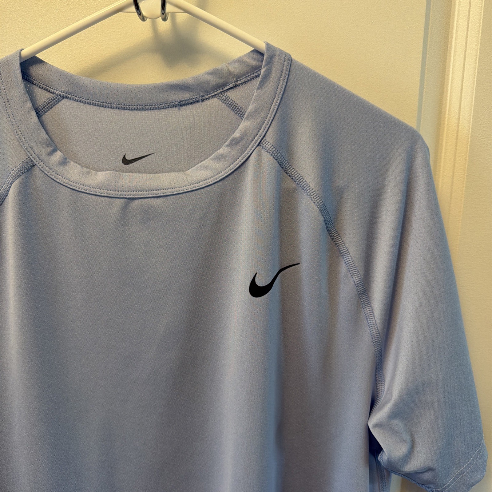 Nike Men’s Dri-Fit Fitness Tee Shirt Small Light Blue