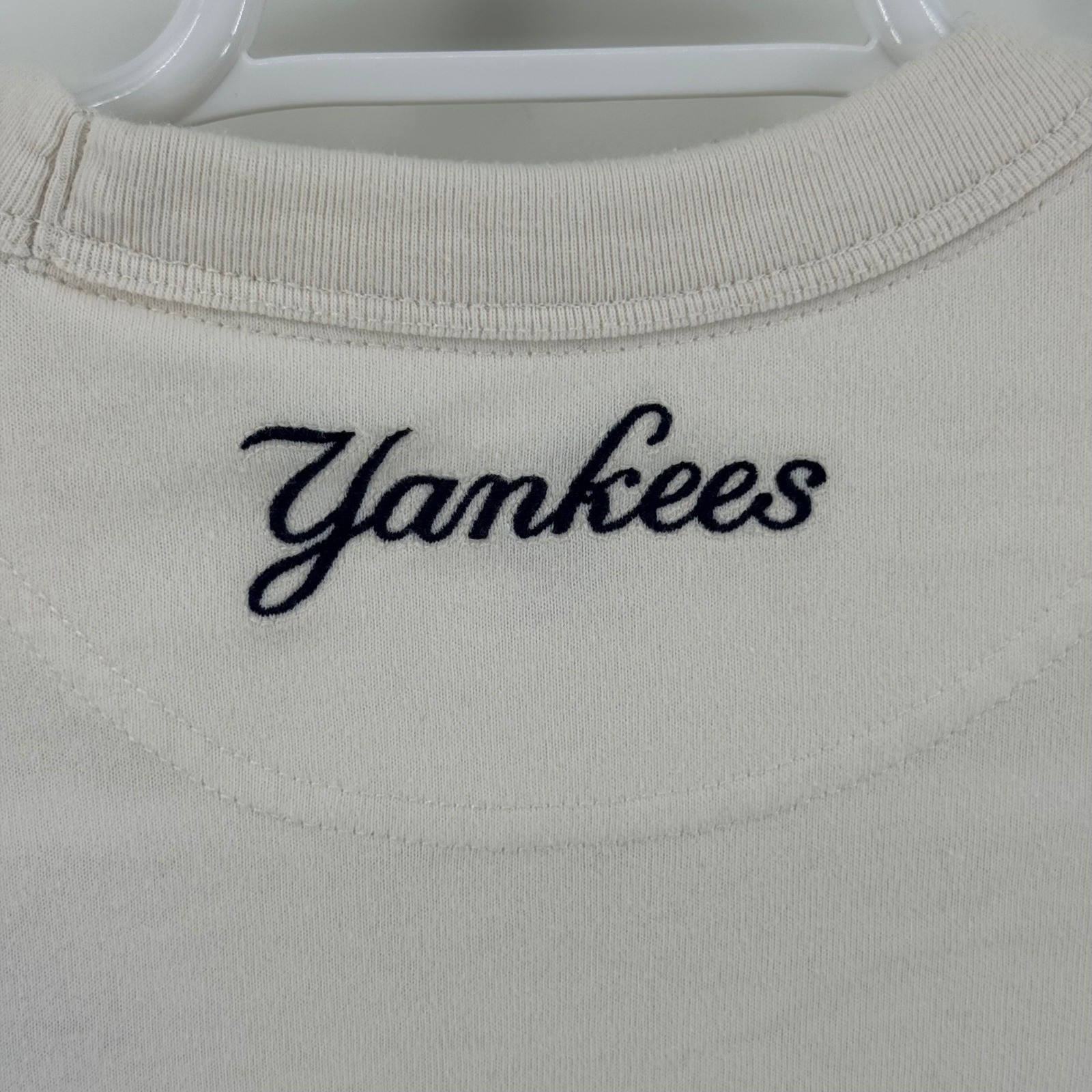 MLB Genuine Merchandise New York Yankees Cream Embroidered T-Shirt Size 15/16