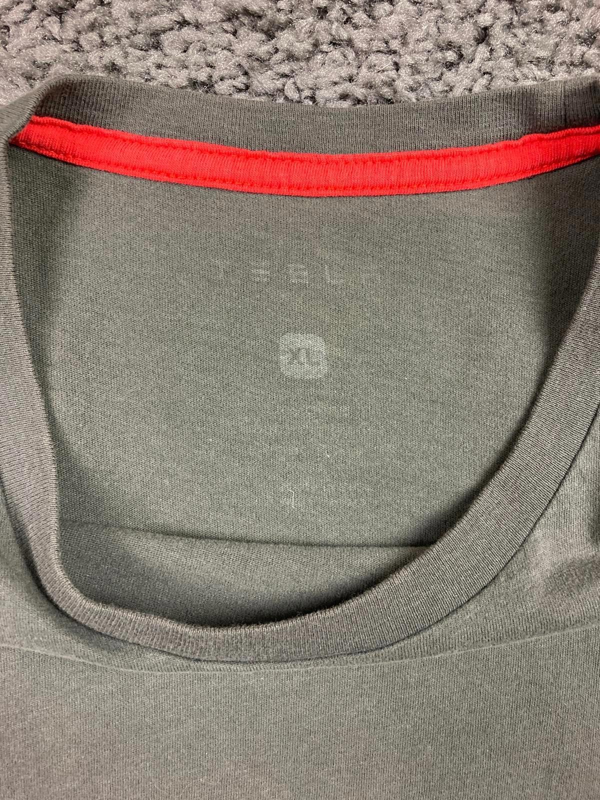 Tesla T-Shirt Vertical Logo Men’s Gray Employee Team Wear Sz XL