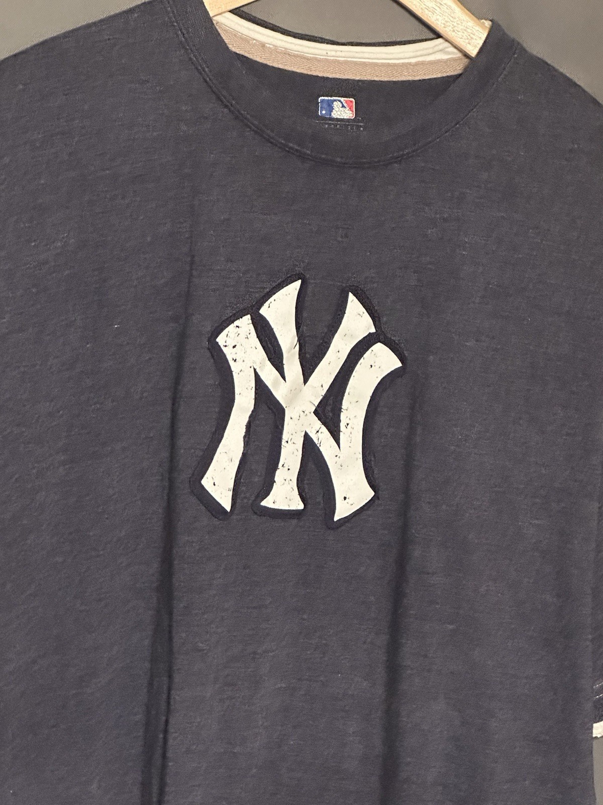 MLB Genuine Merchandise New York Yankees T Shirt Navy Blue Distressed Mens L