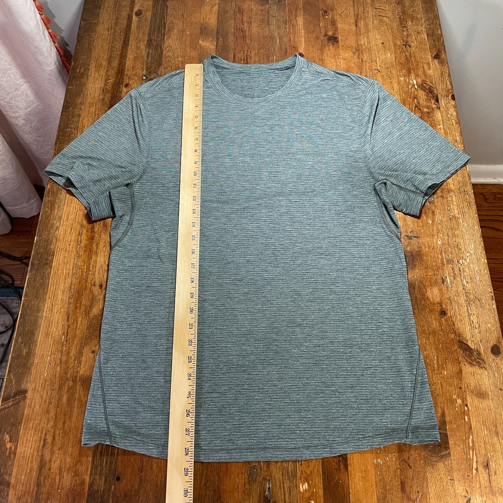 Lululemon Shirt Mens Medium Gray Tee Casual Workout Gym Athleisure Stretch
