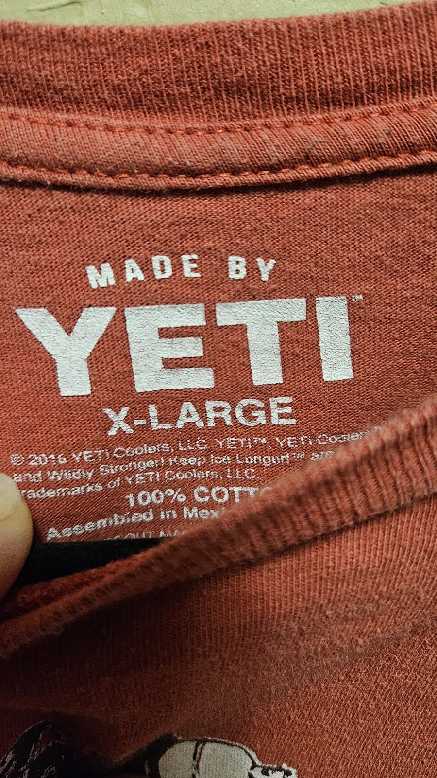 YETI Cooler Men’s Tshirt Large Giant Cooler