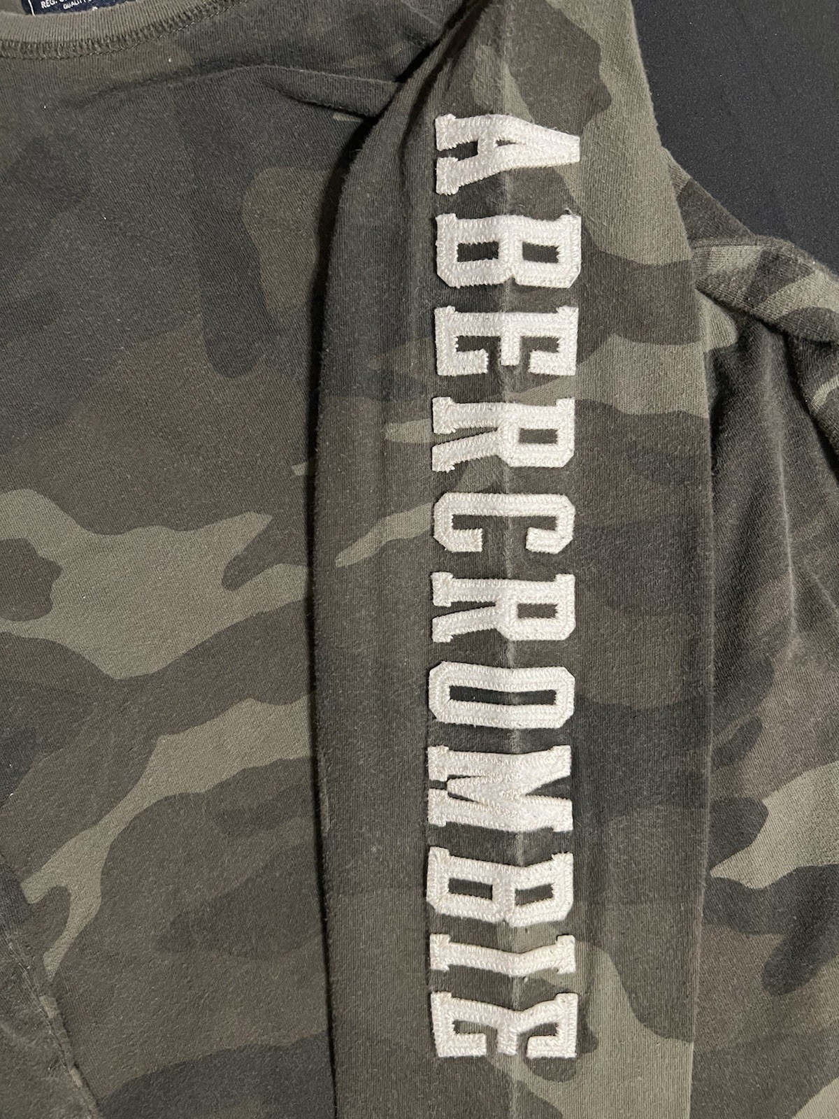 Abercrombie & Fitch Men’s S Green/Gray Camo Long Sleeve Crew Neck Cotton Tee